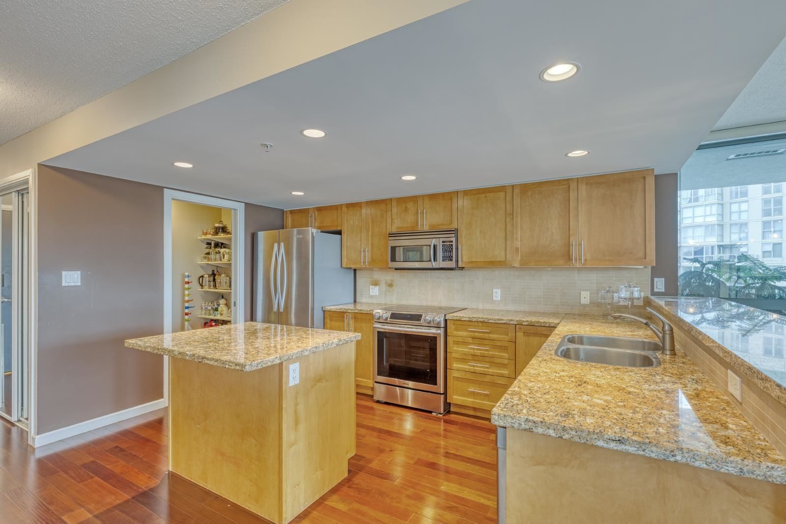 Listing Image 15