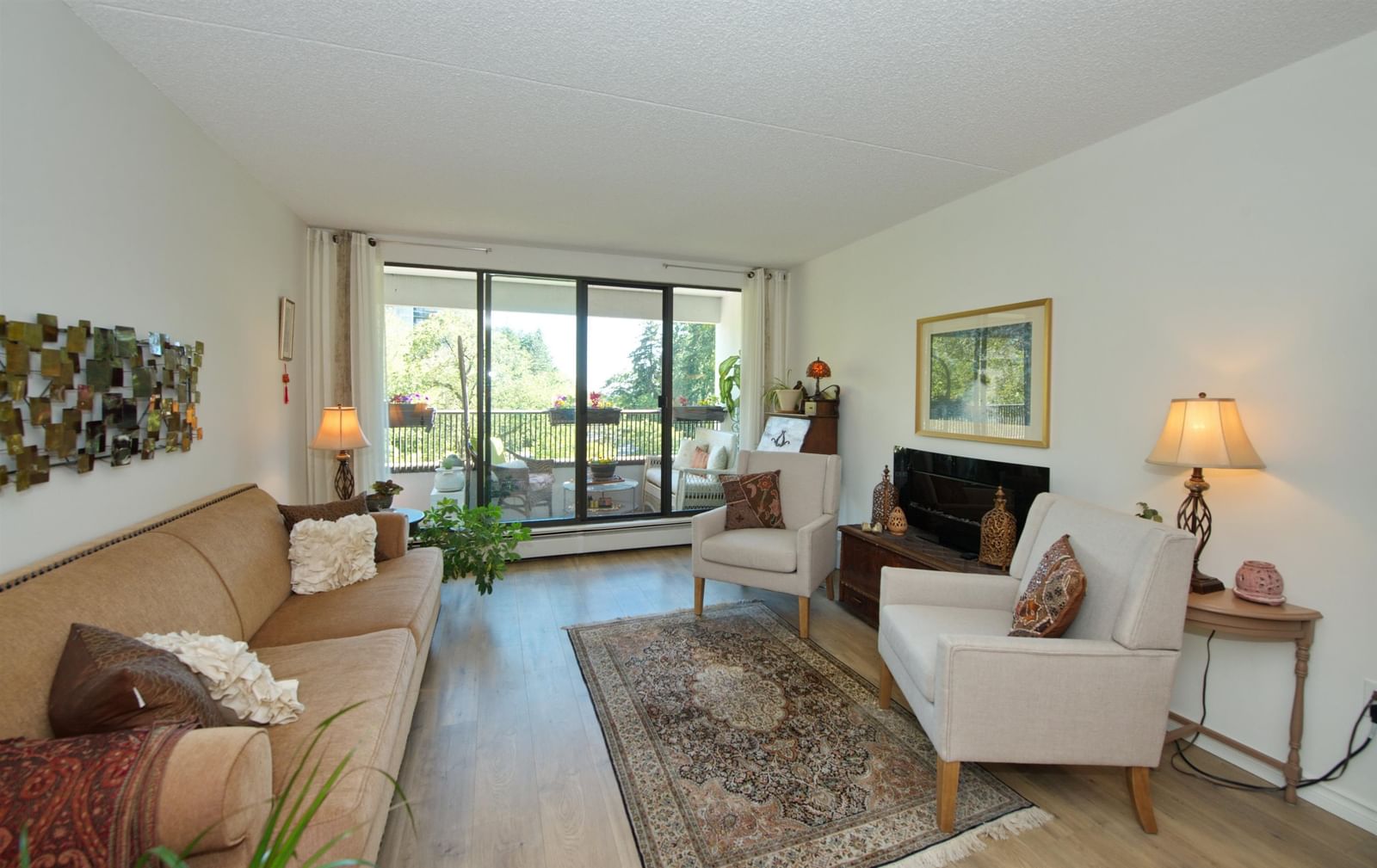 Listing Image 5