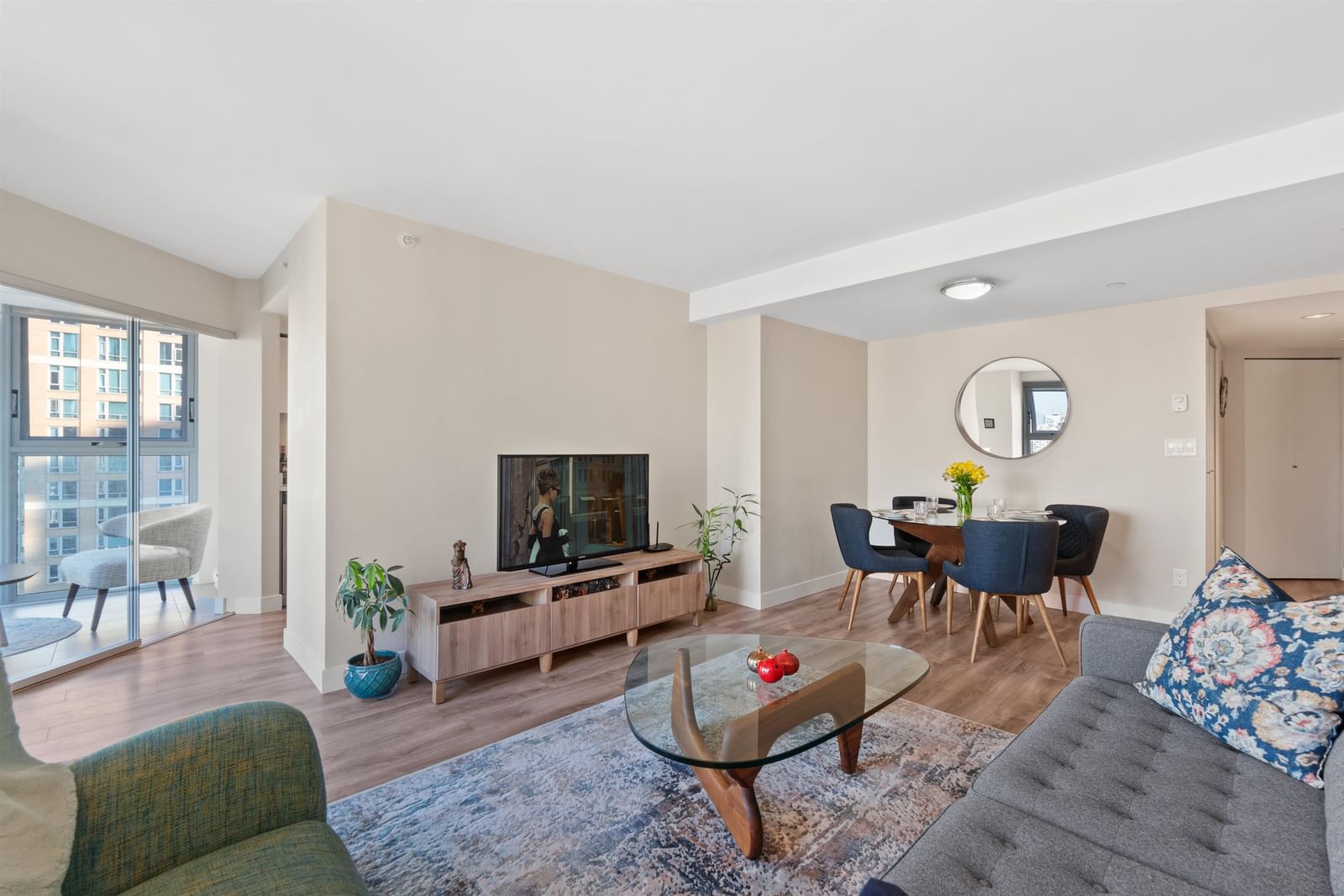 Listing Image 5