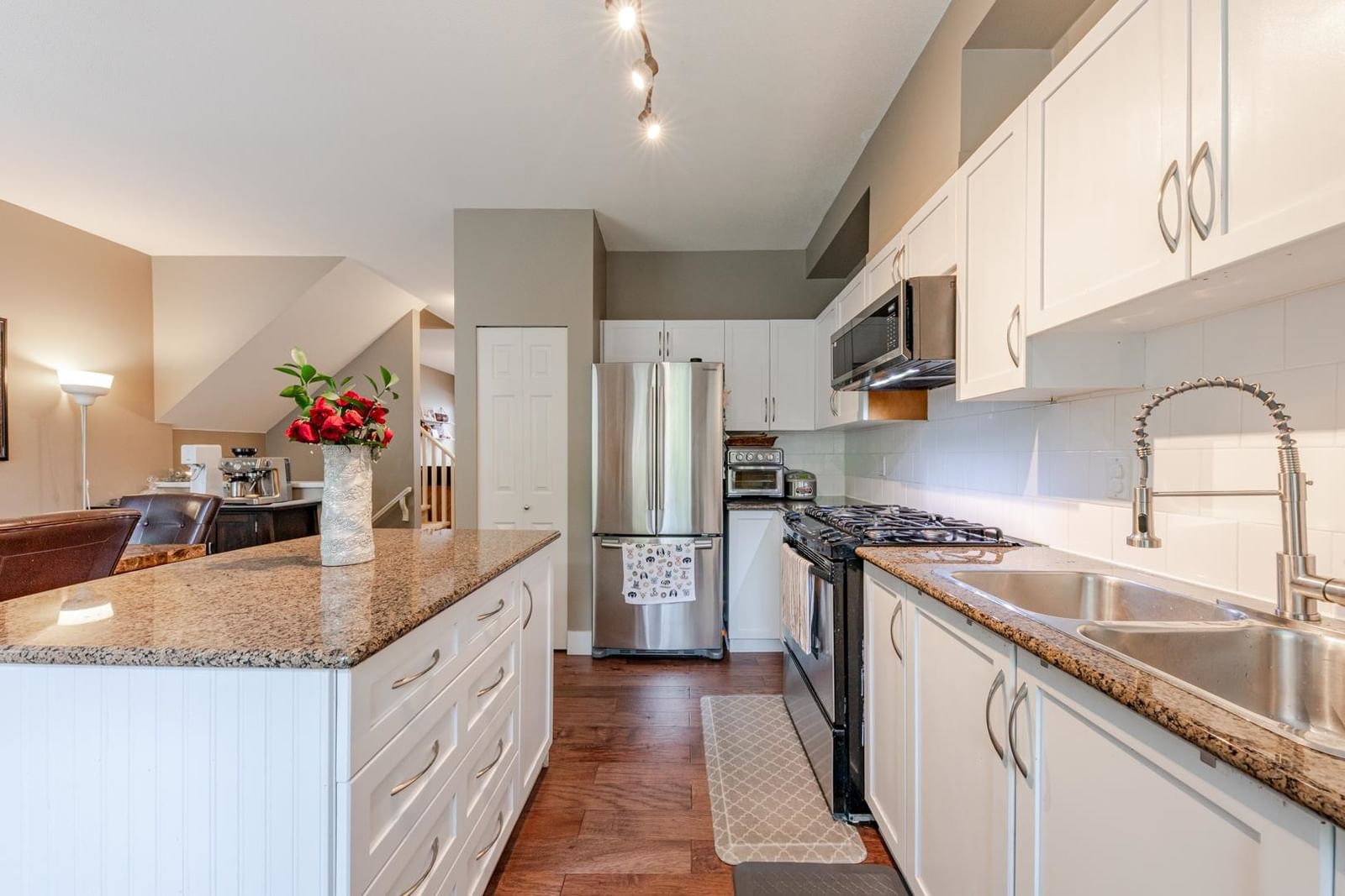 Listing Image 15