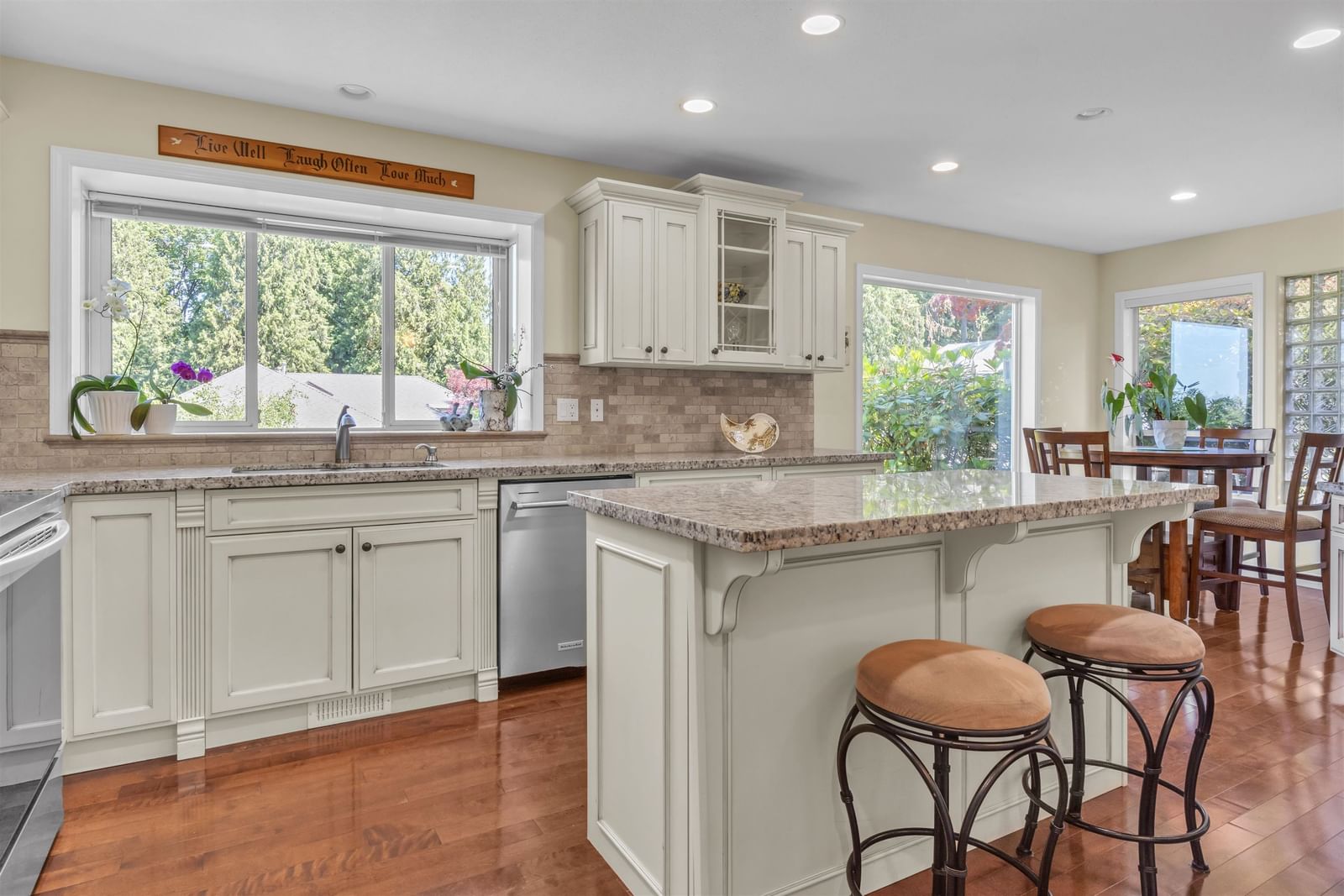 Listing Image 11