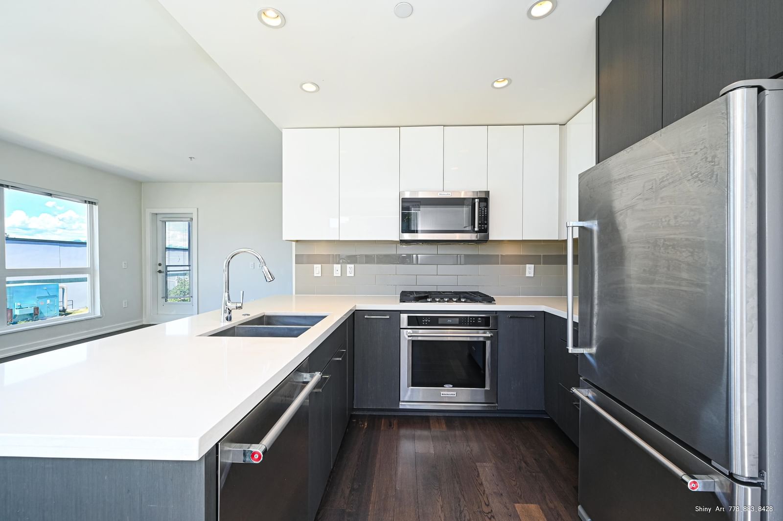 Listing Image 8