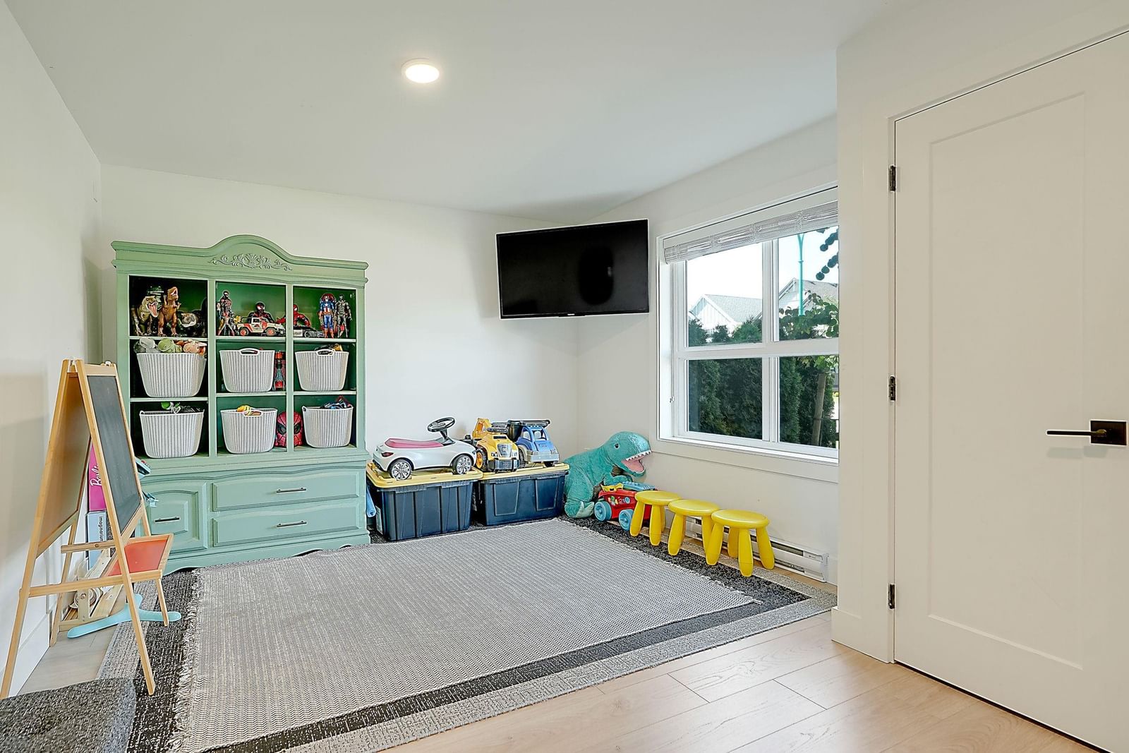Listing Image 11
