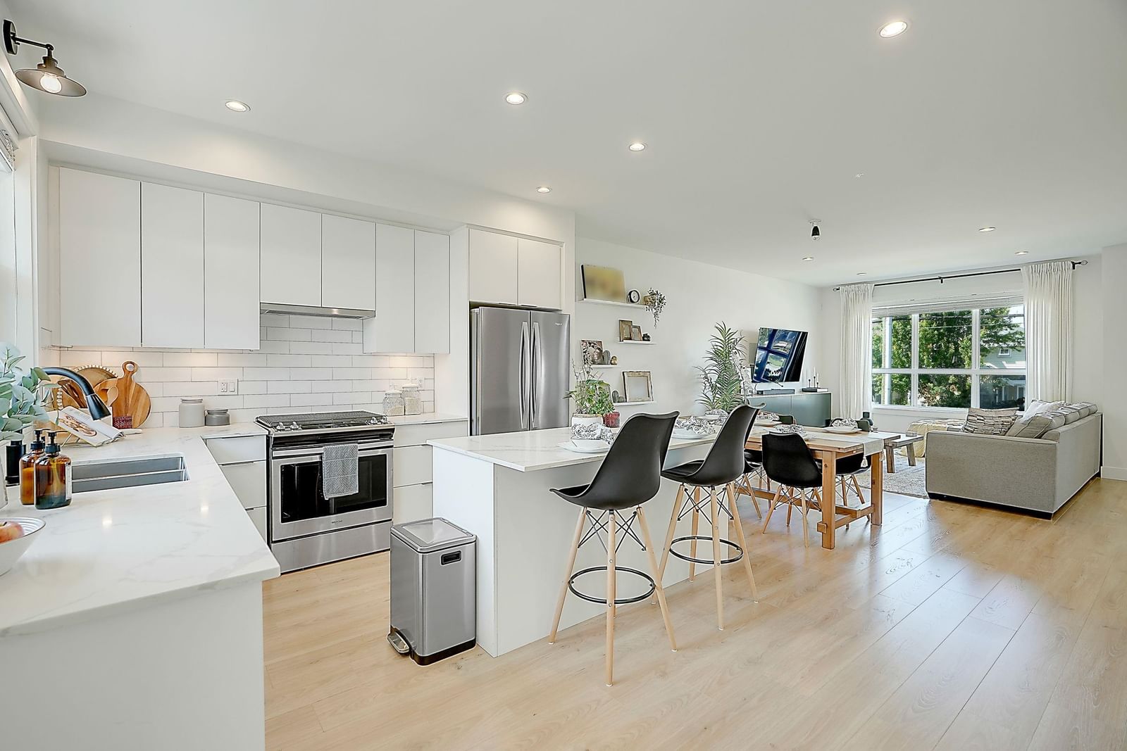 Listing Image 19