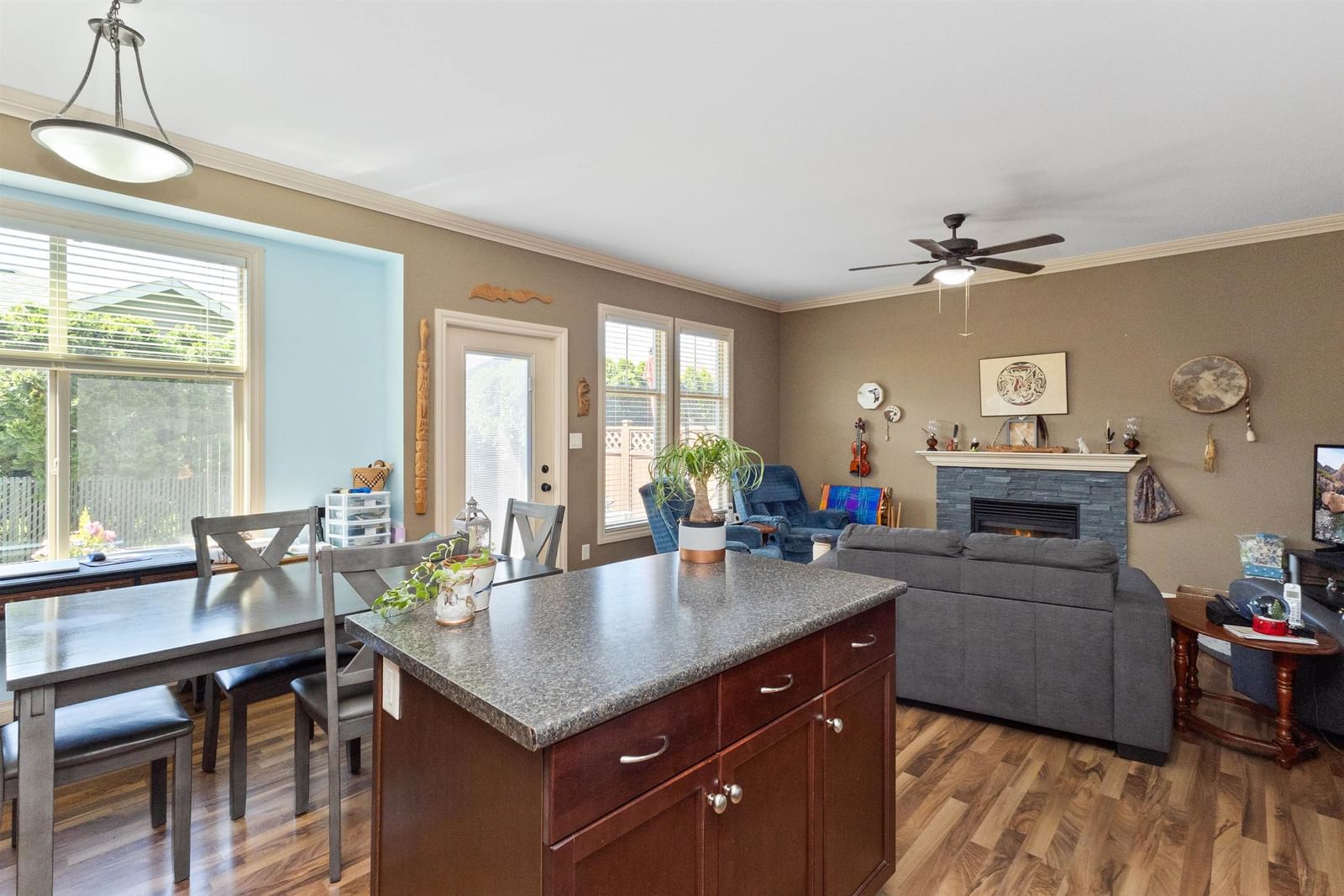 Listing Image 9