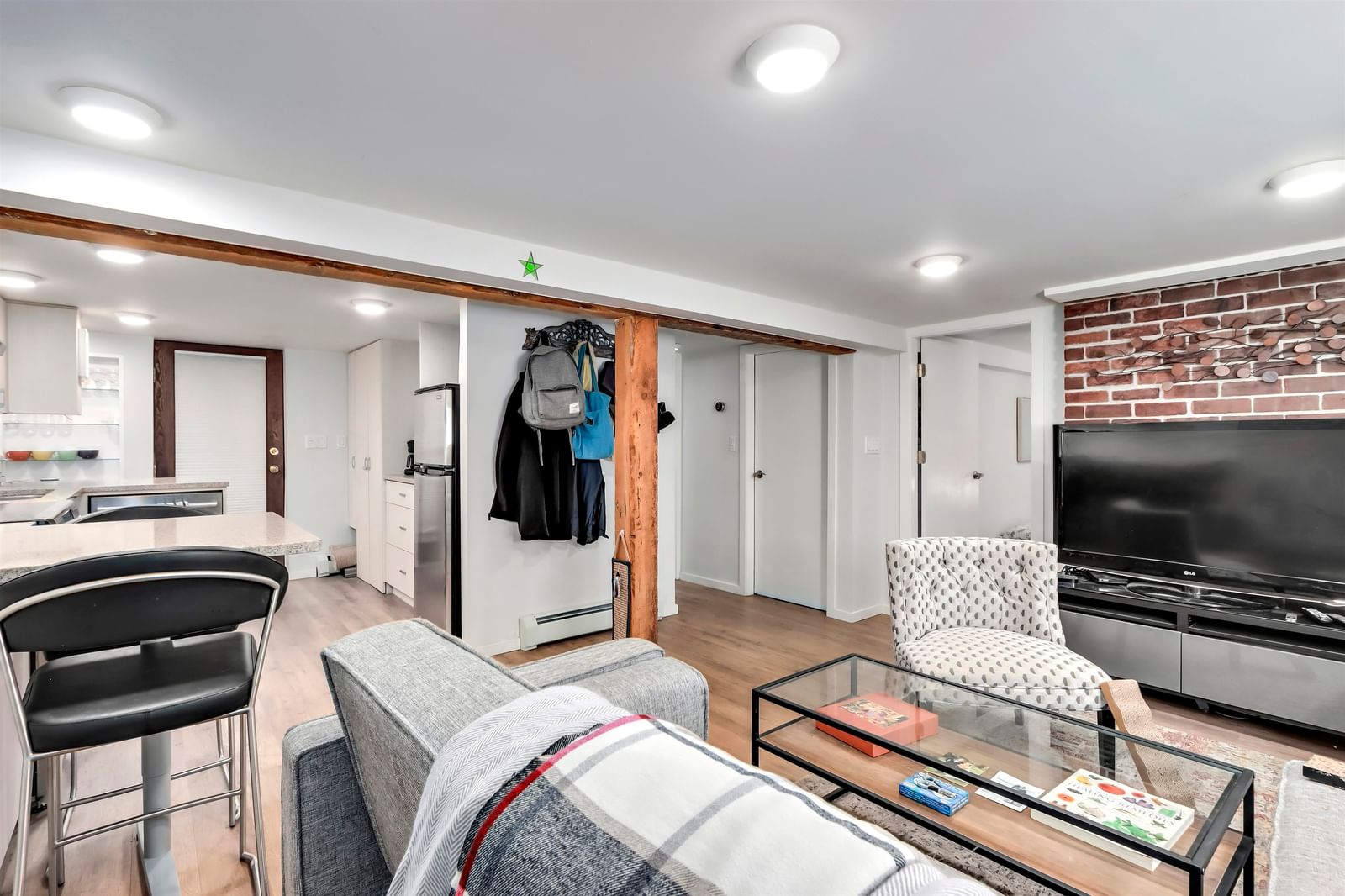 Listing Image 22