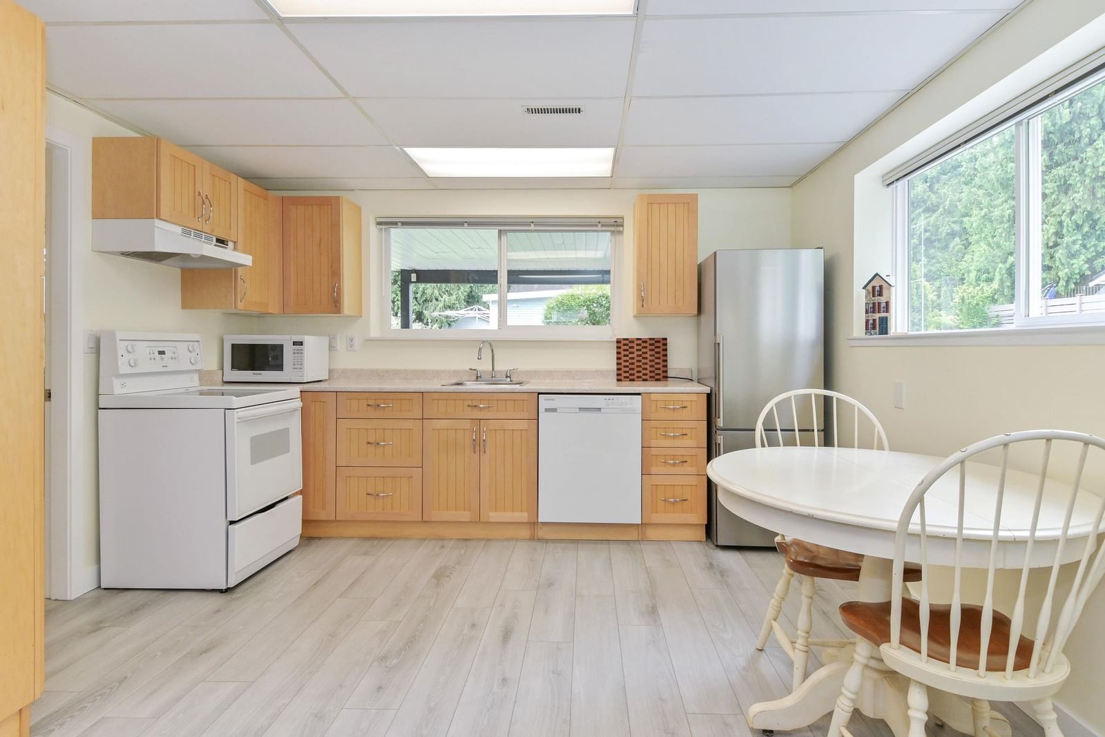 Listing Image 10