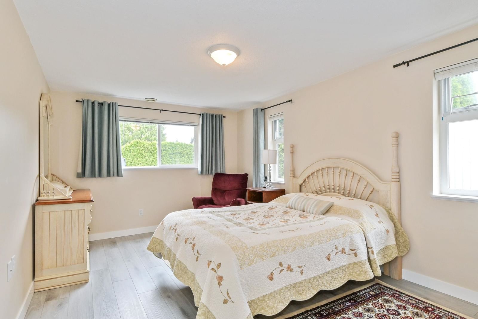 Listing Image 12