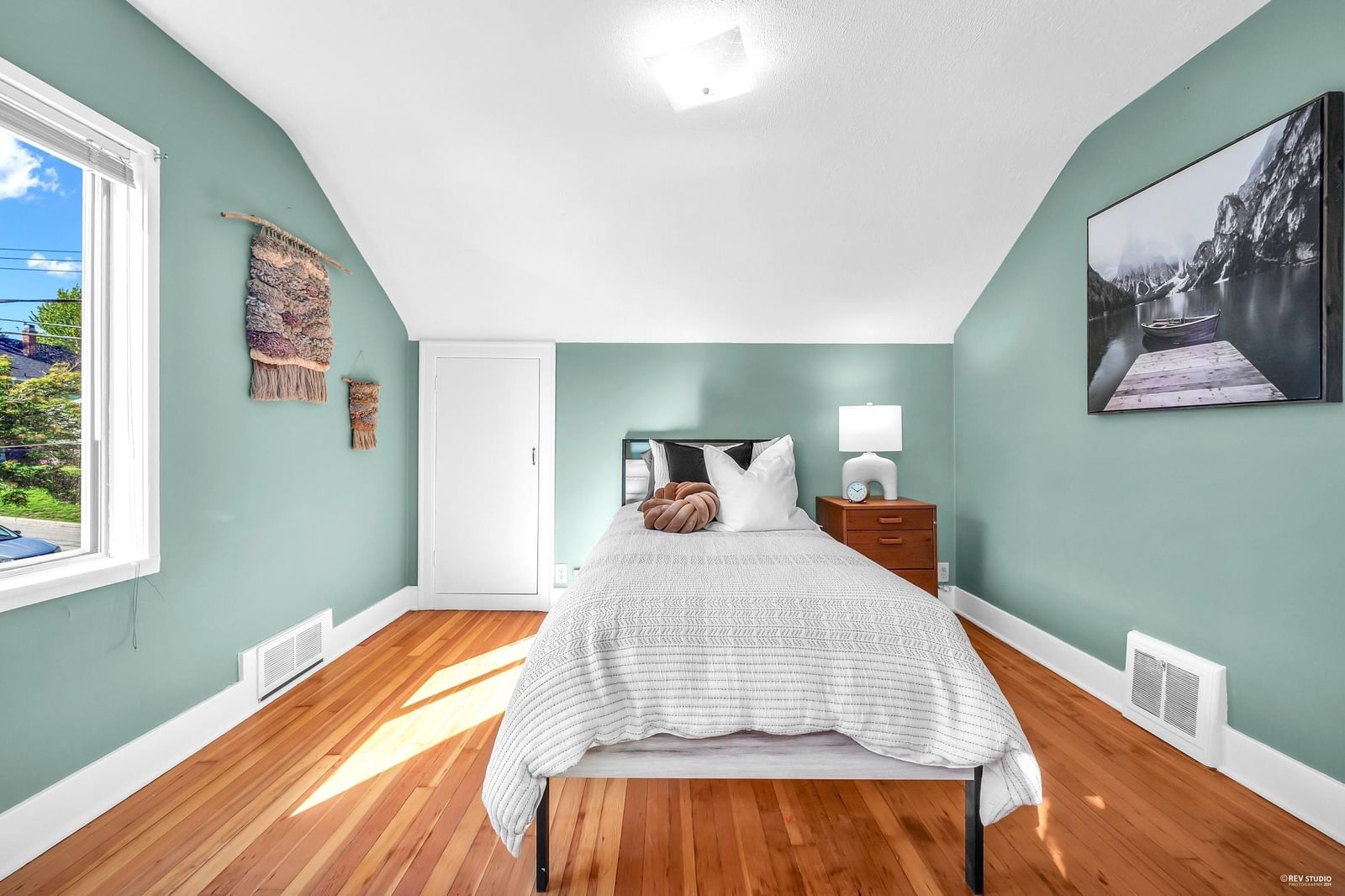 Listing Image 17