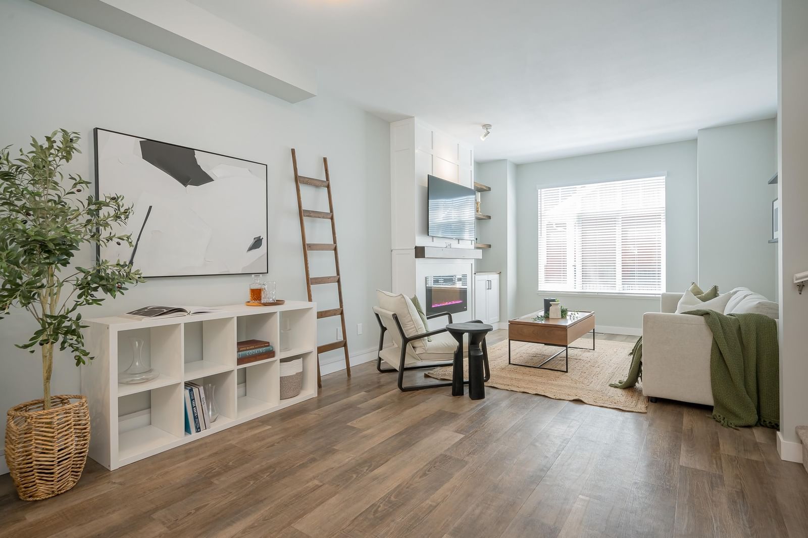 Listing Image 10