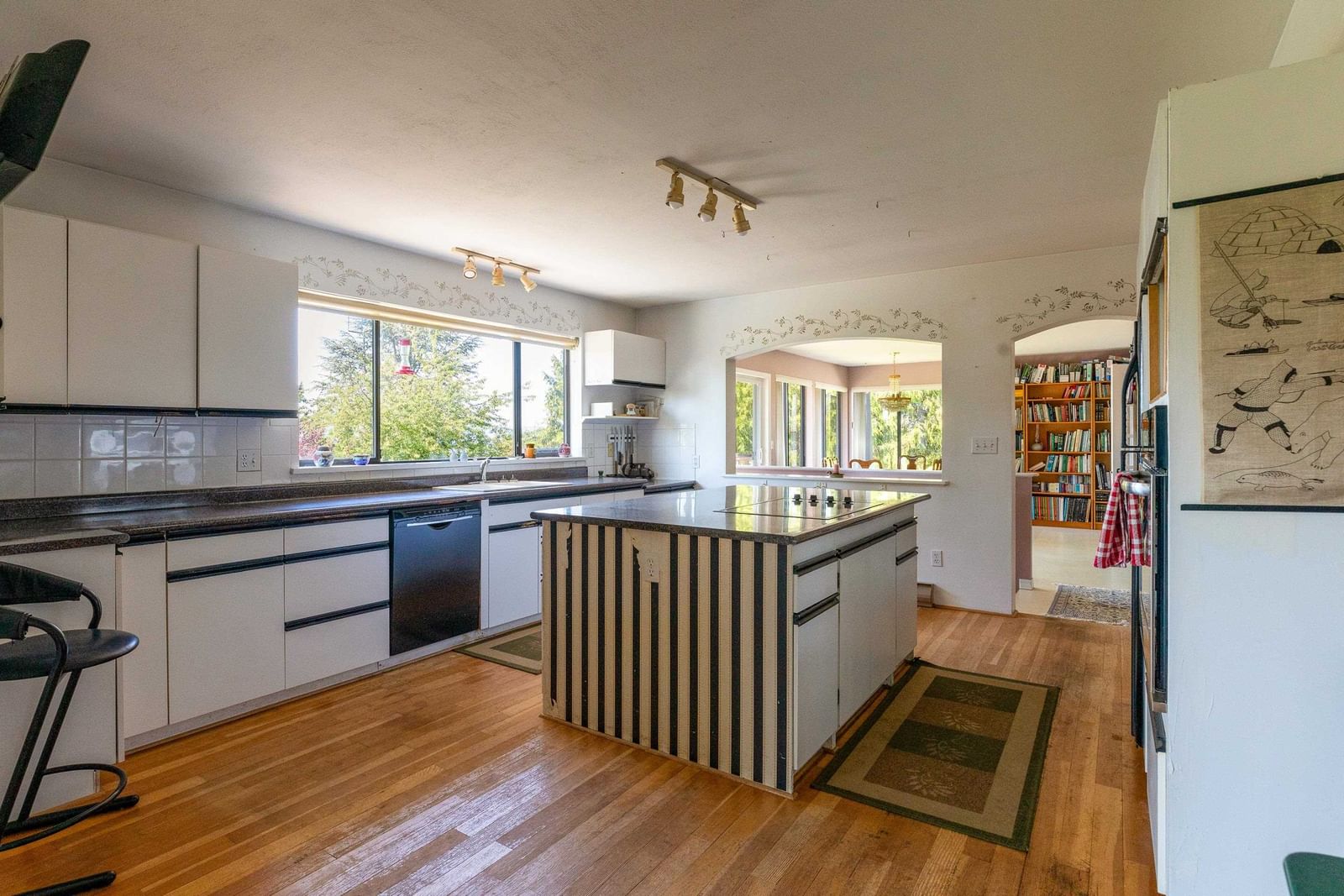 Listing Image 11