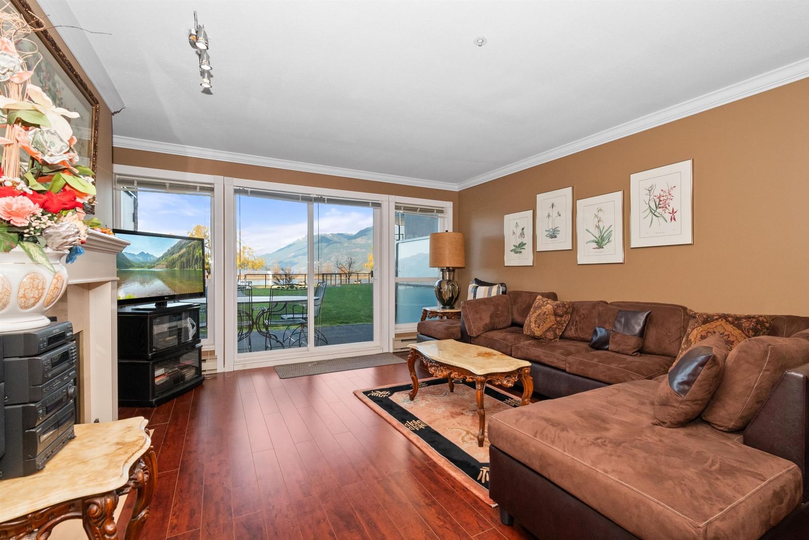 Listing Image 9