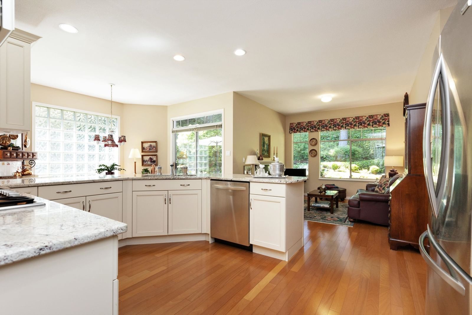 Listing Image 19
