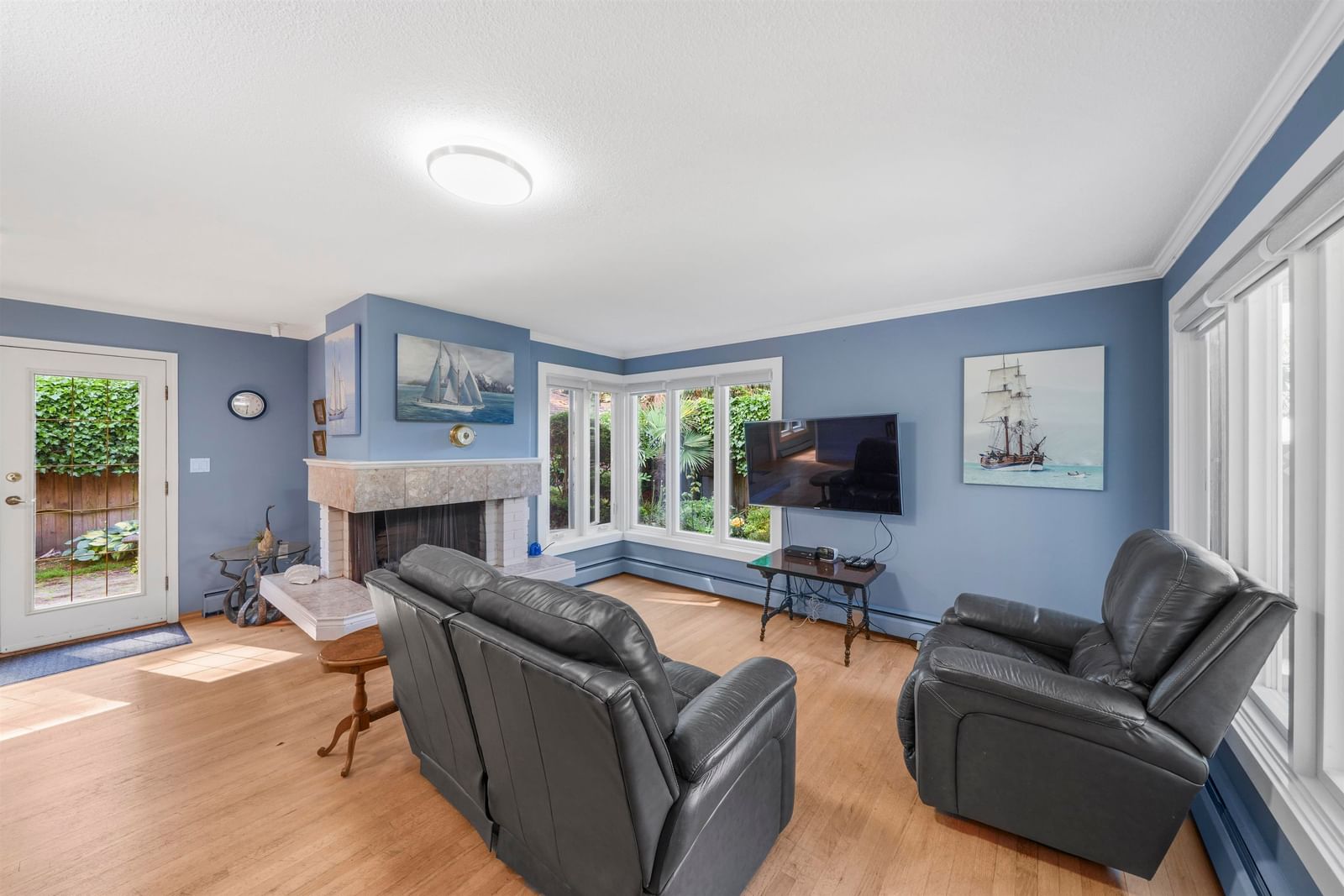 Listing Image 4