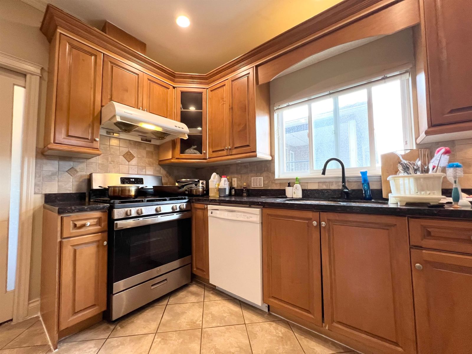 Listing Image 18