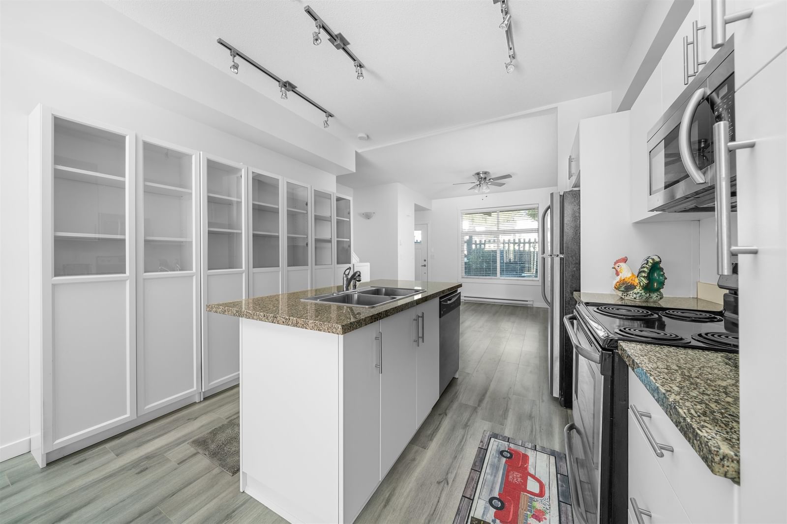 Listing Image 9