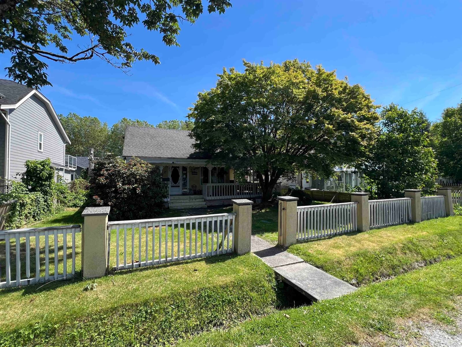 Listing Image 5