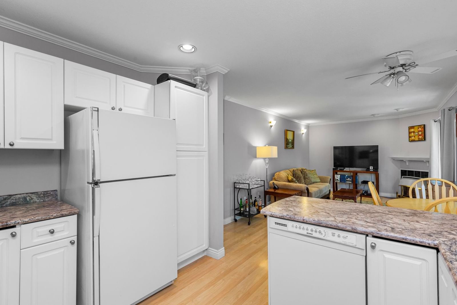 Listing Image 19