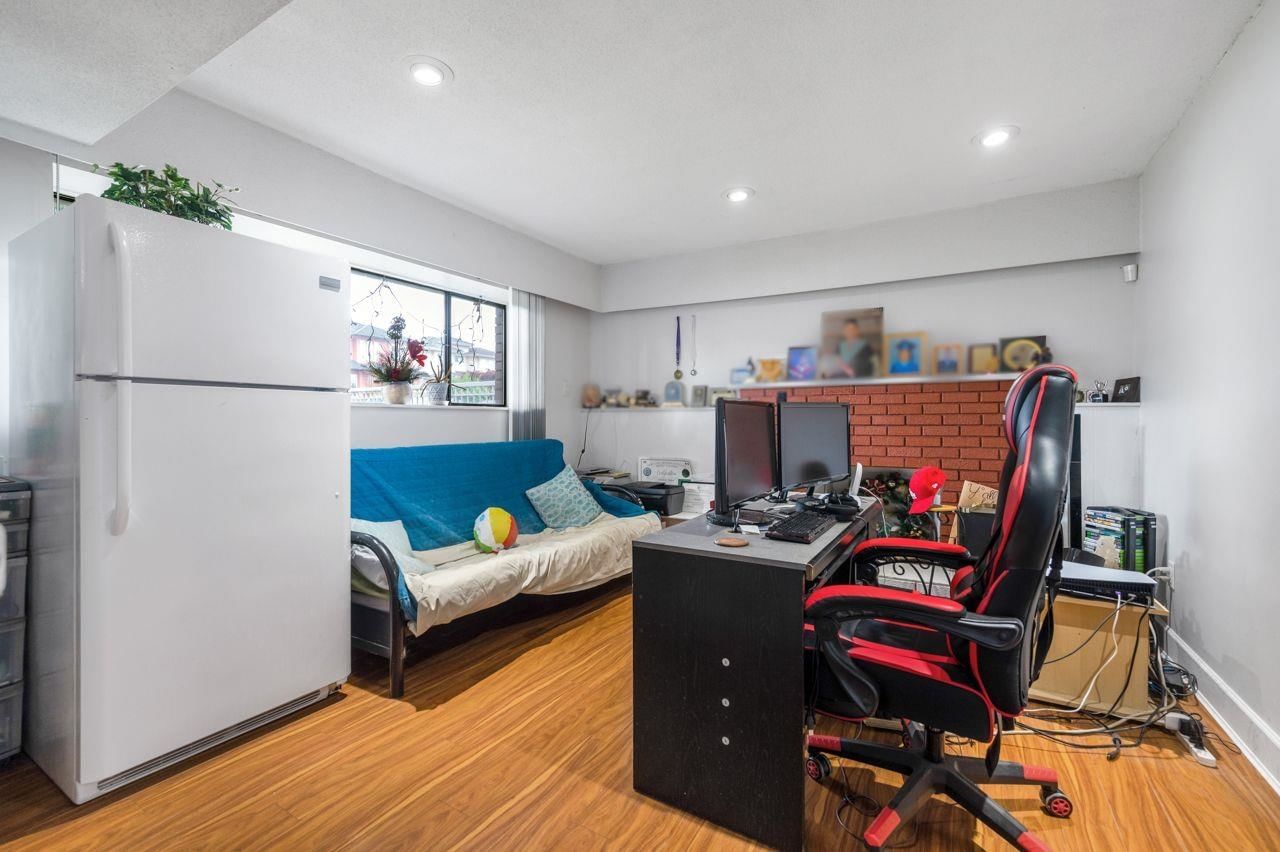 Listing Image 16