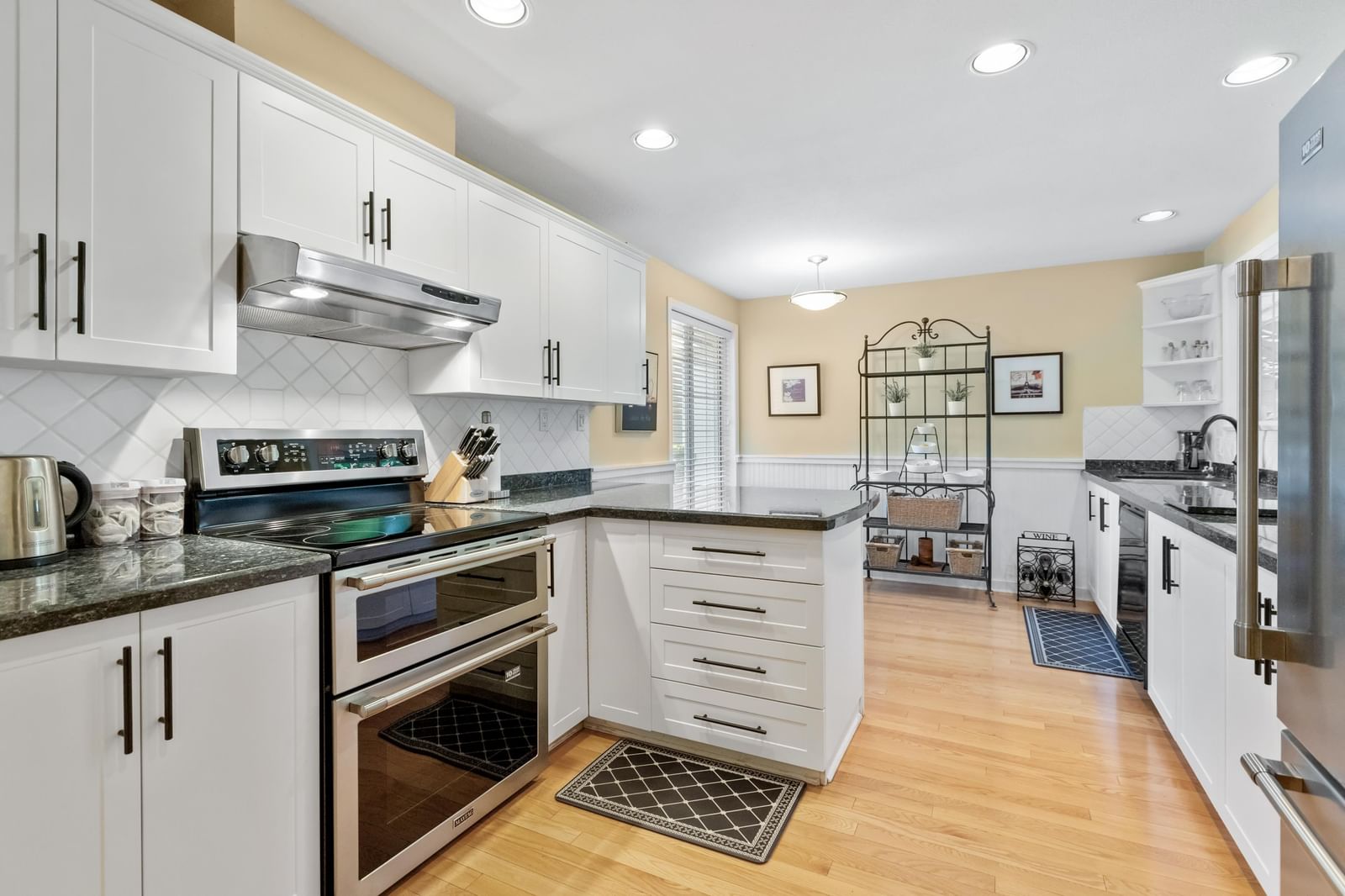 Listing Image 11