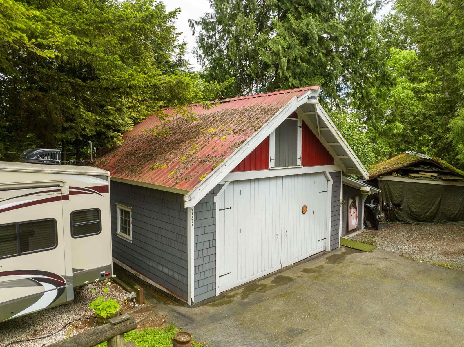 Listing Image 4
