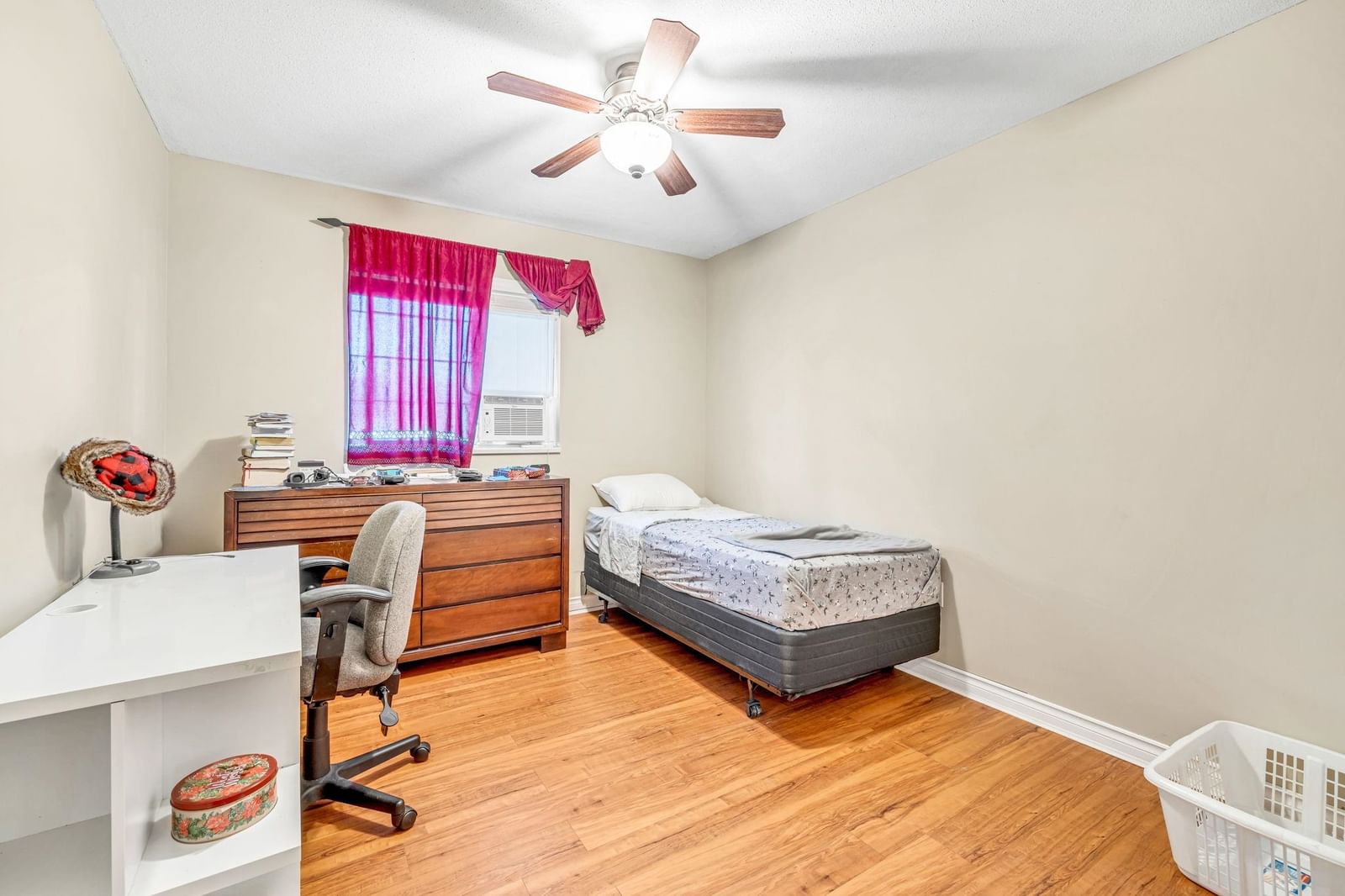 Listing Image 17