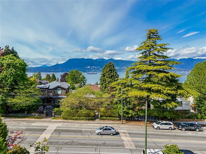 4570 4th Avenue W, Vancouver, British Columbia (MLS R2898584)