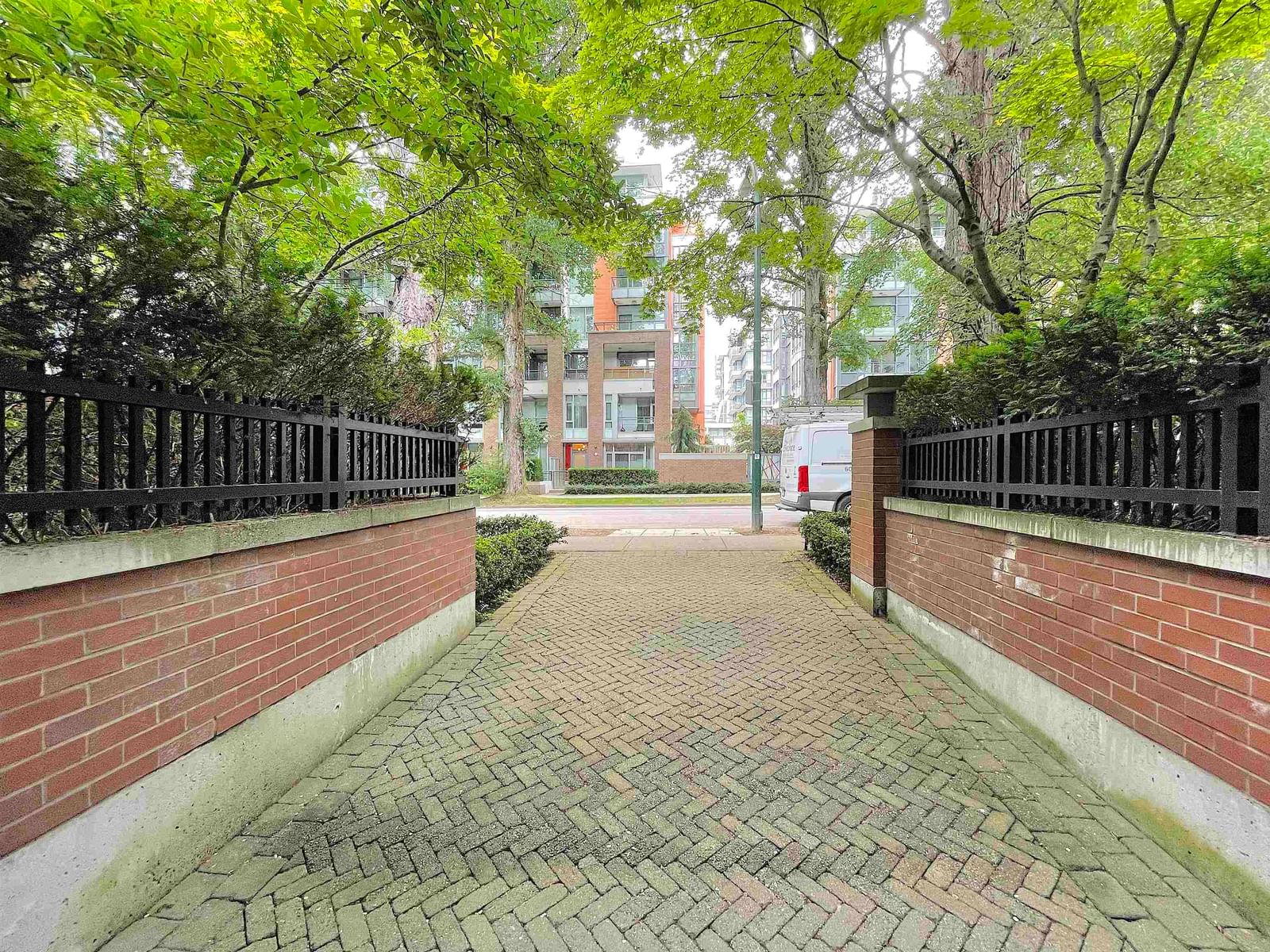 Listing Image 18