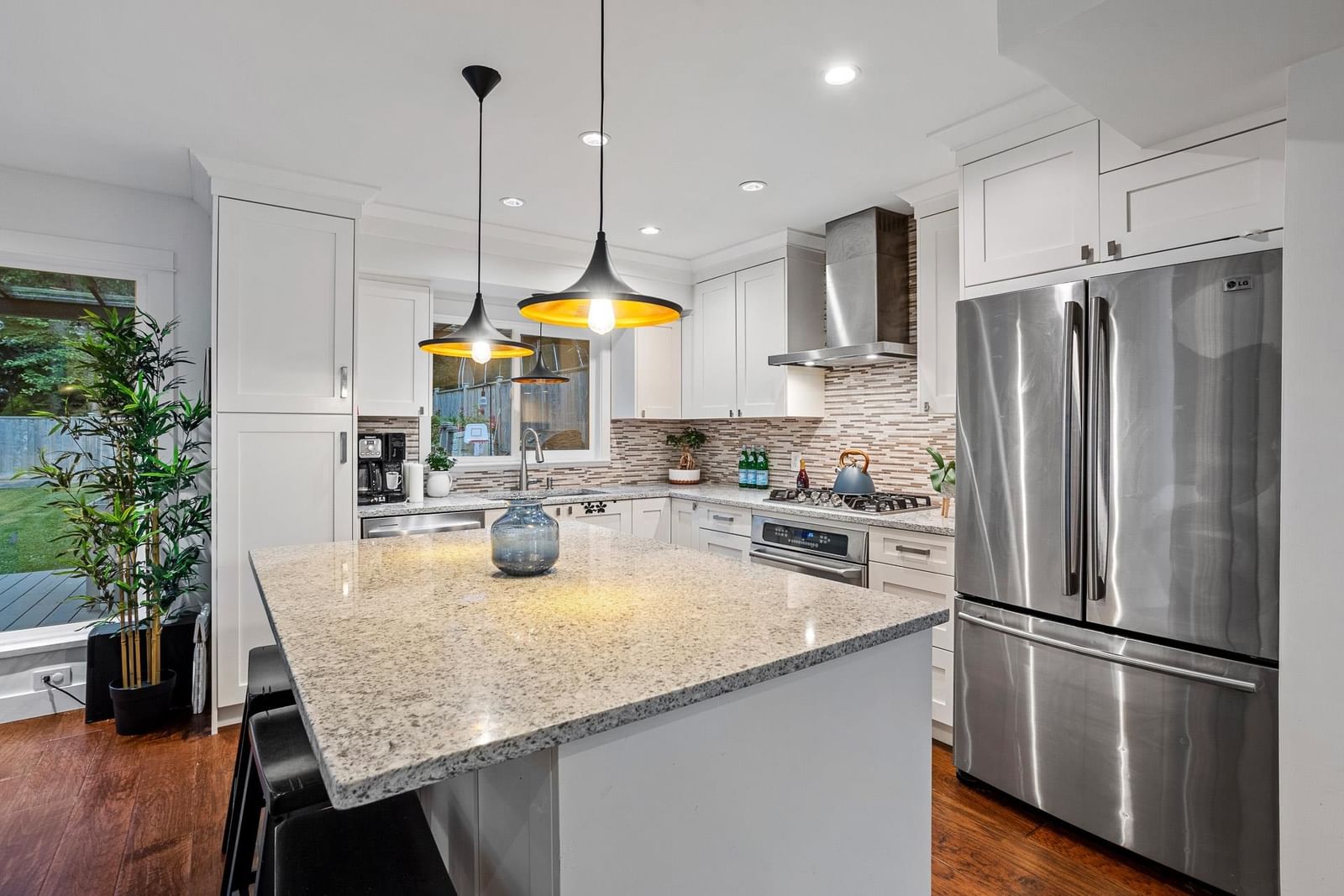 Listing Image 10
