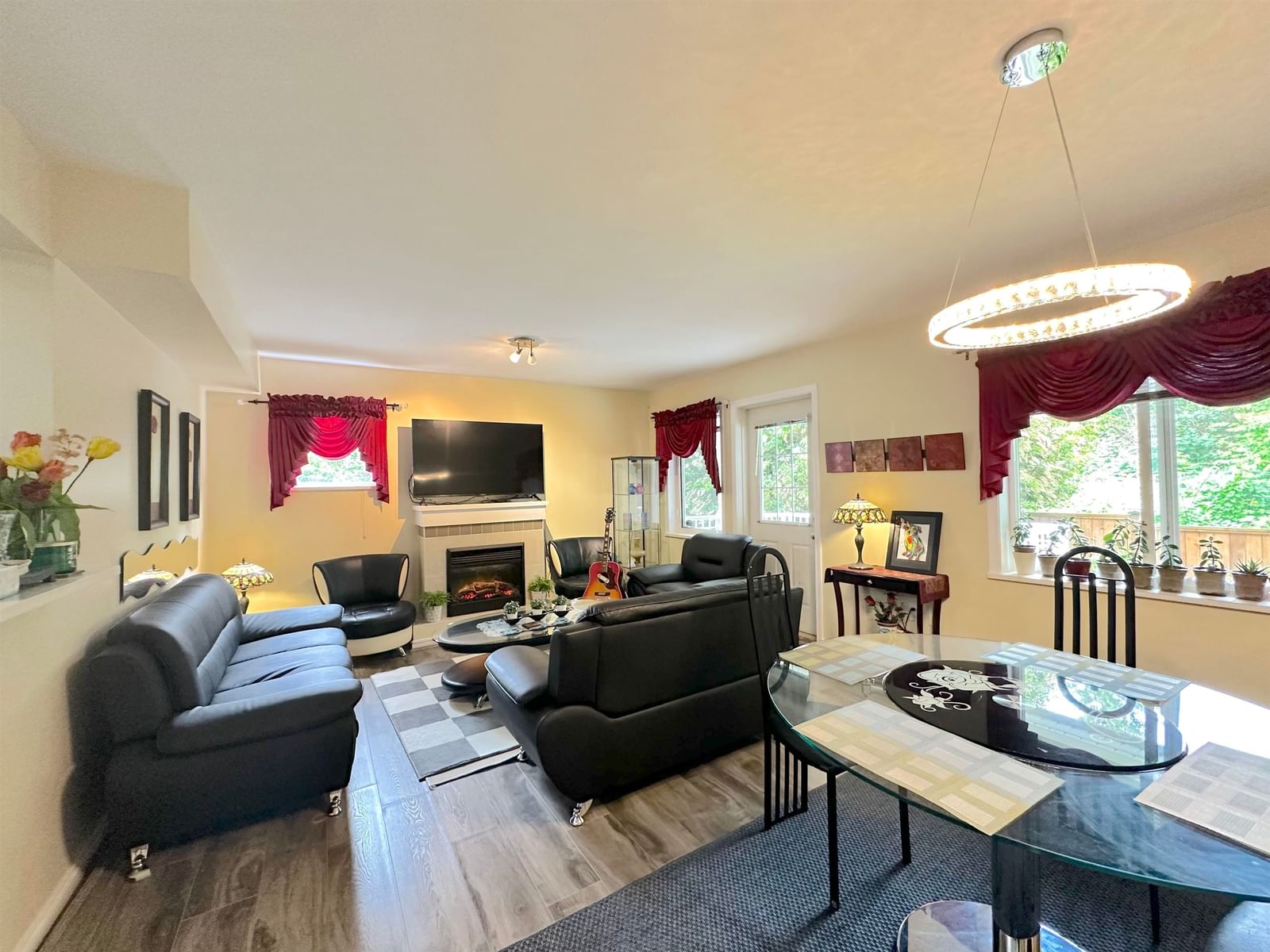 Listing Image 6