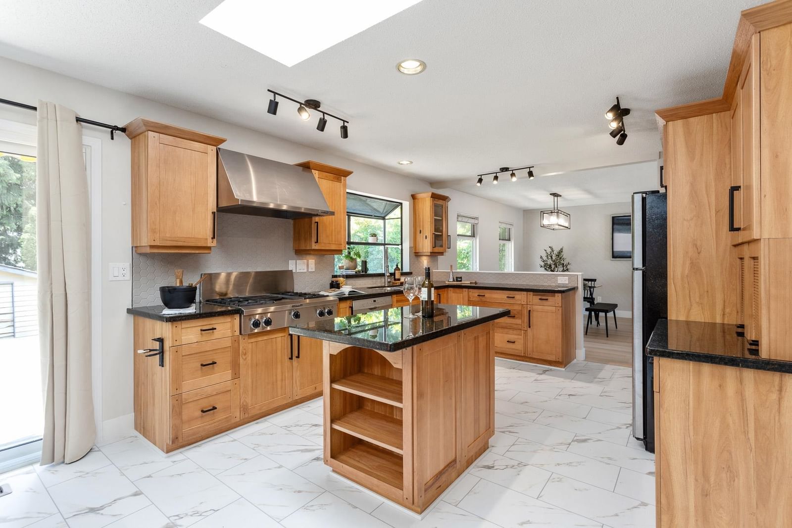 Listing Image 15