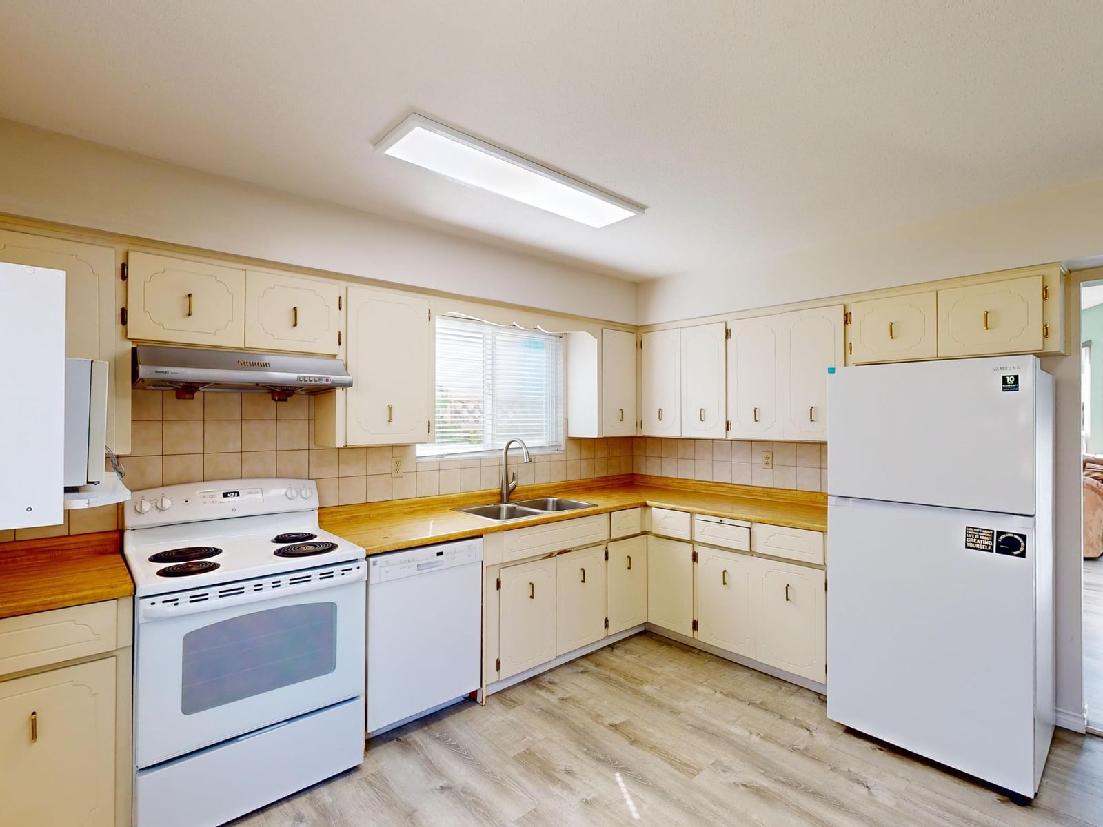 Listing Image 19