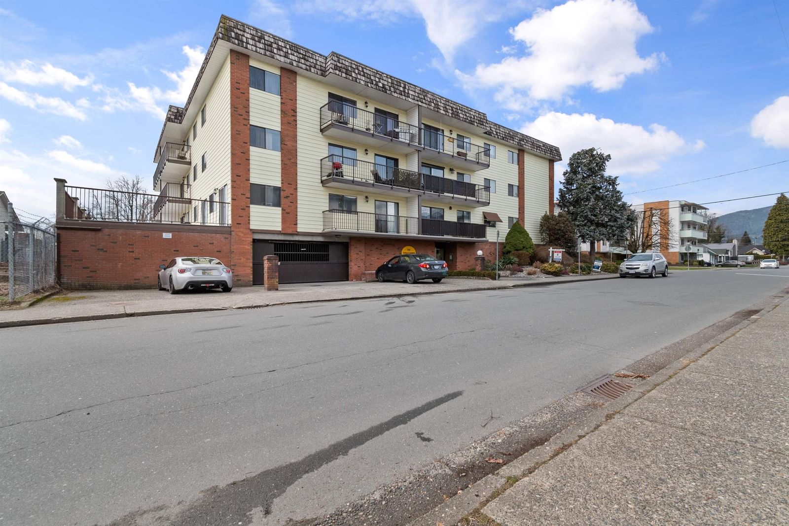 Listing Image 1