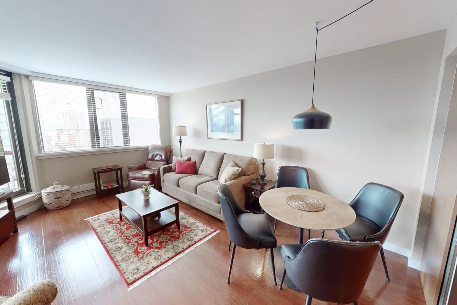 Listing Image 10