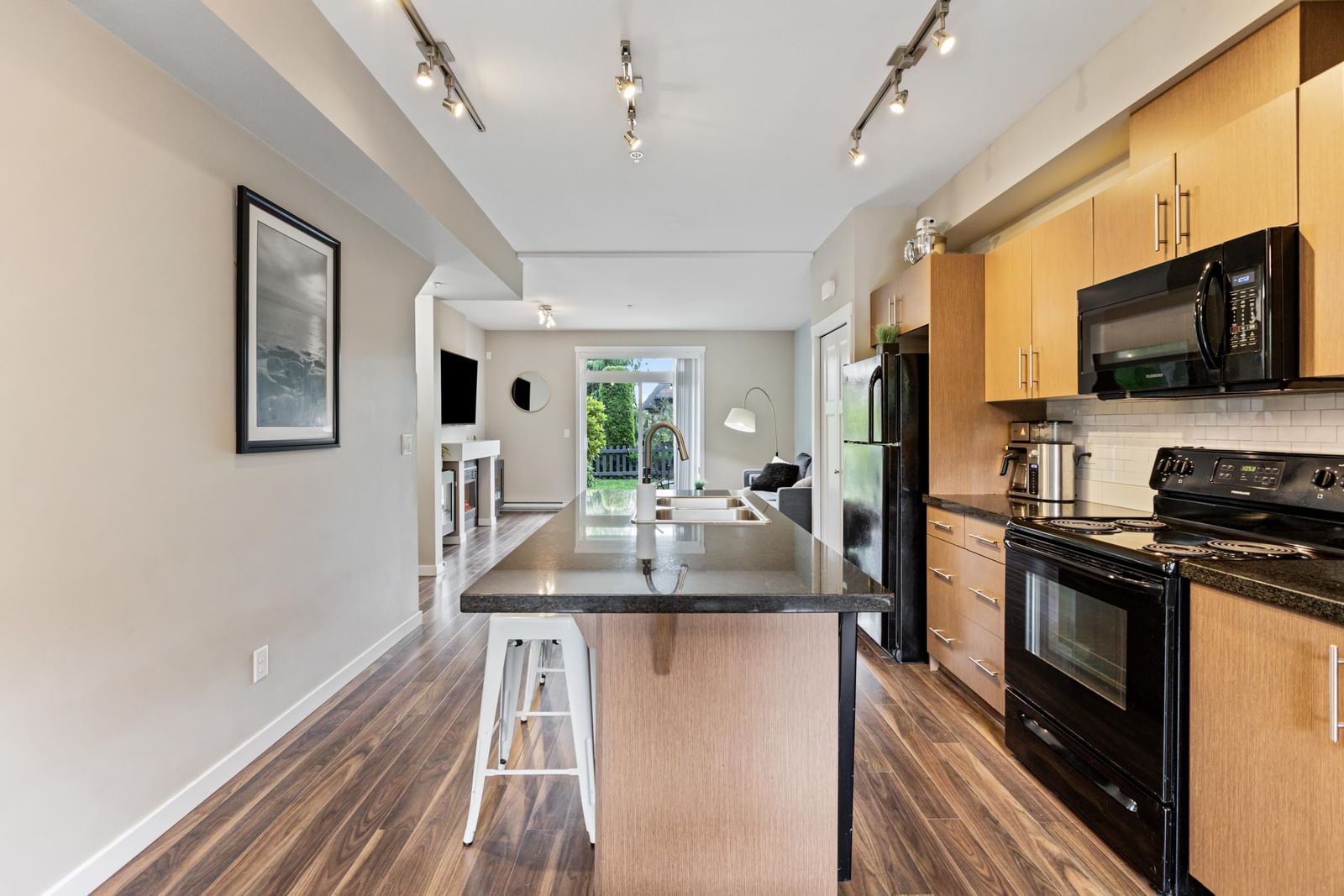 Listing Image 12