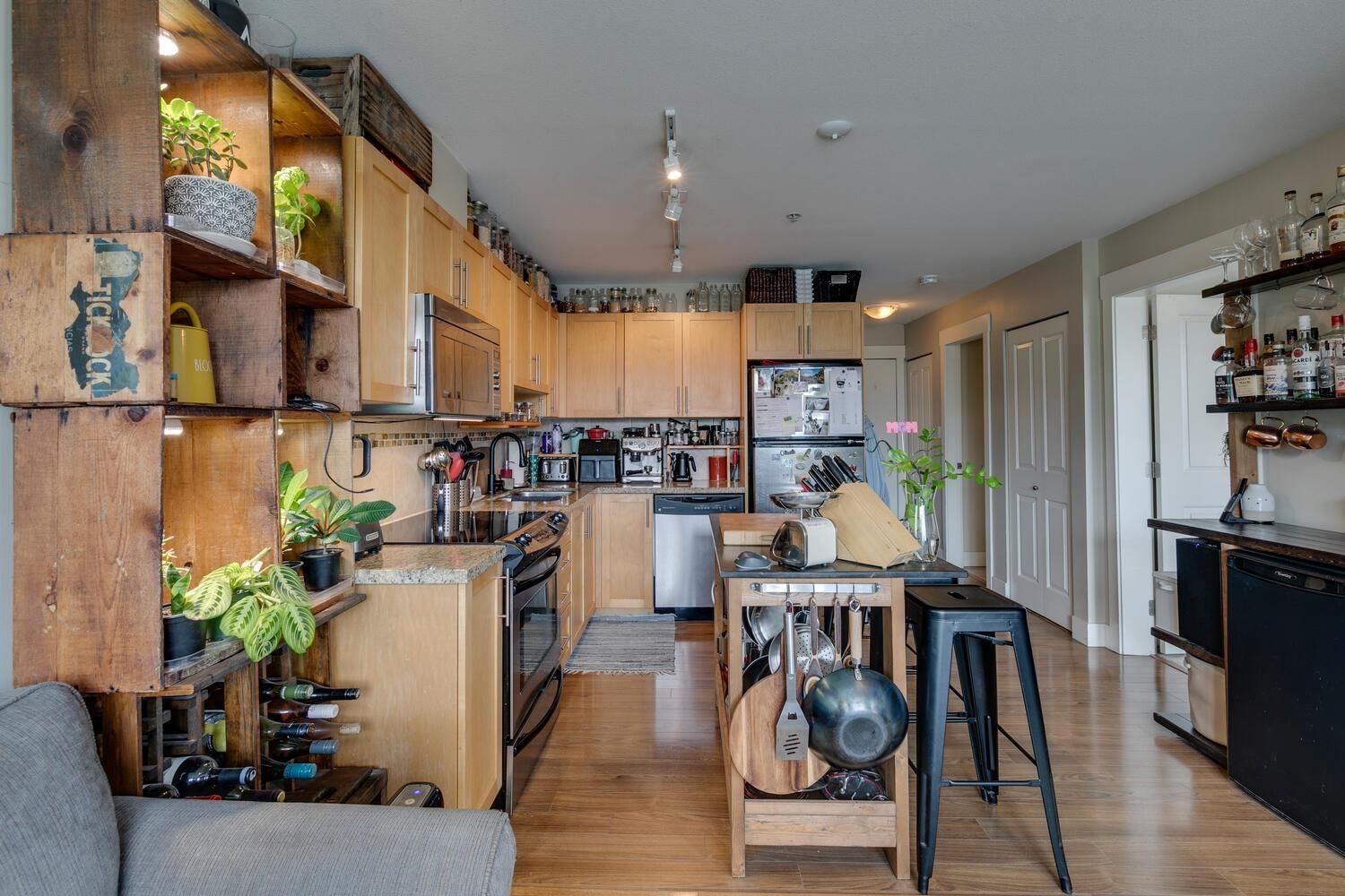 Listing Image 19