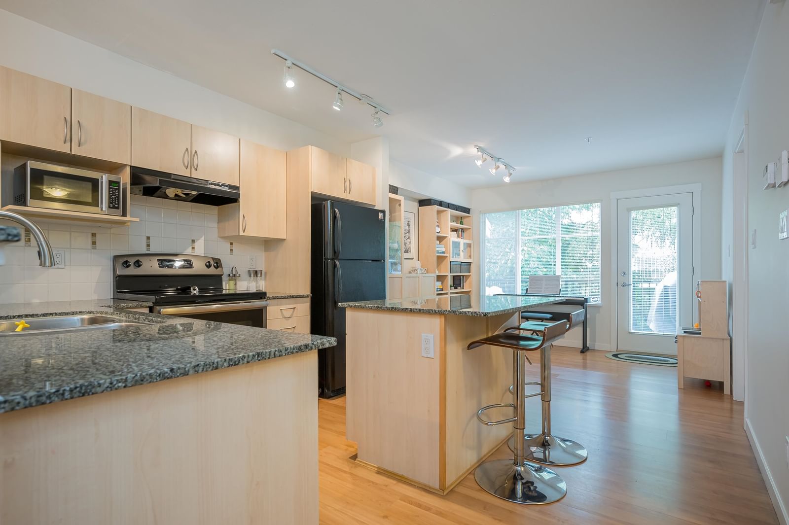Listing Image 10