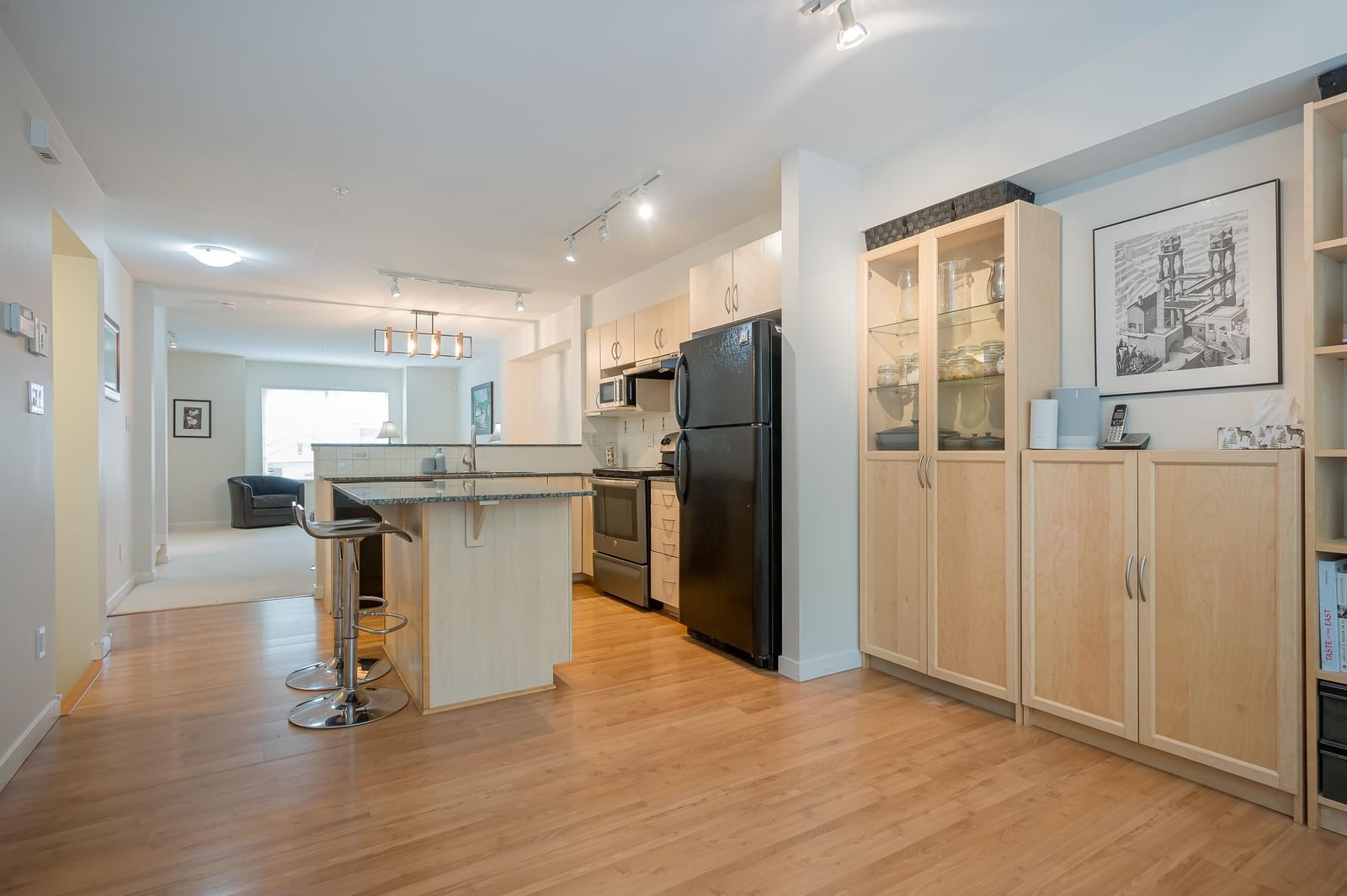 Listing Image 12