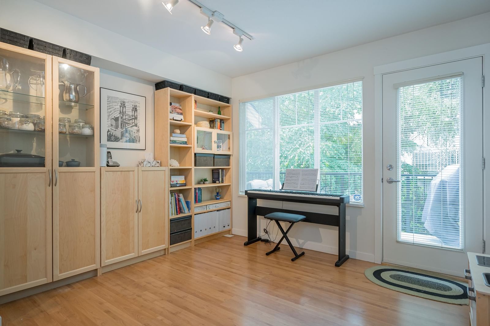 Listing Image 16