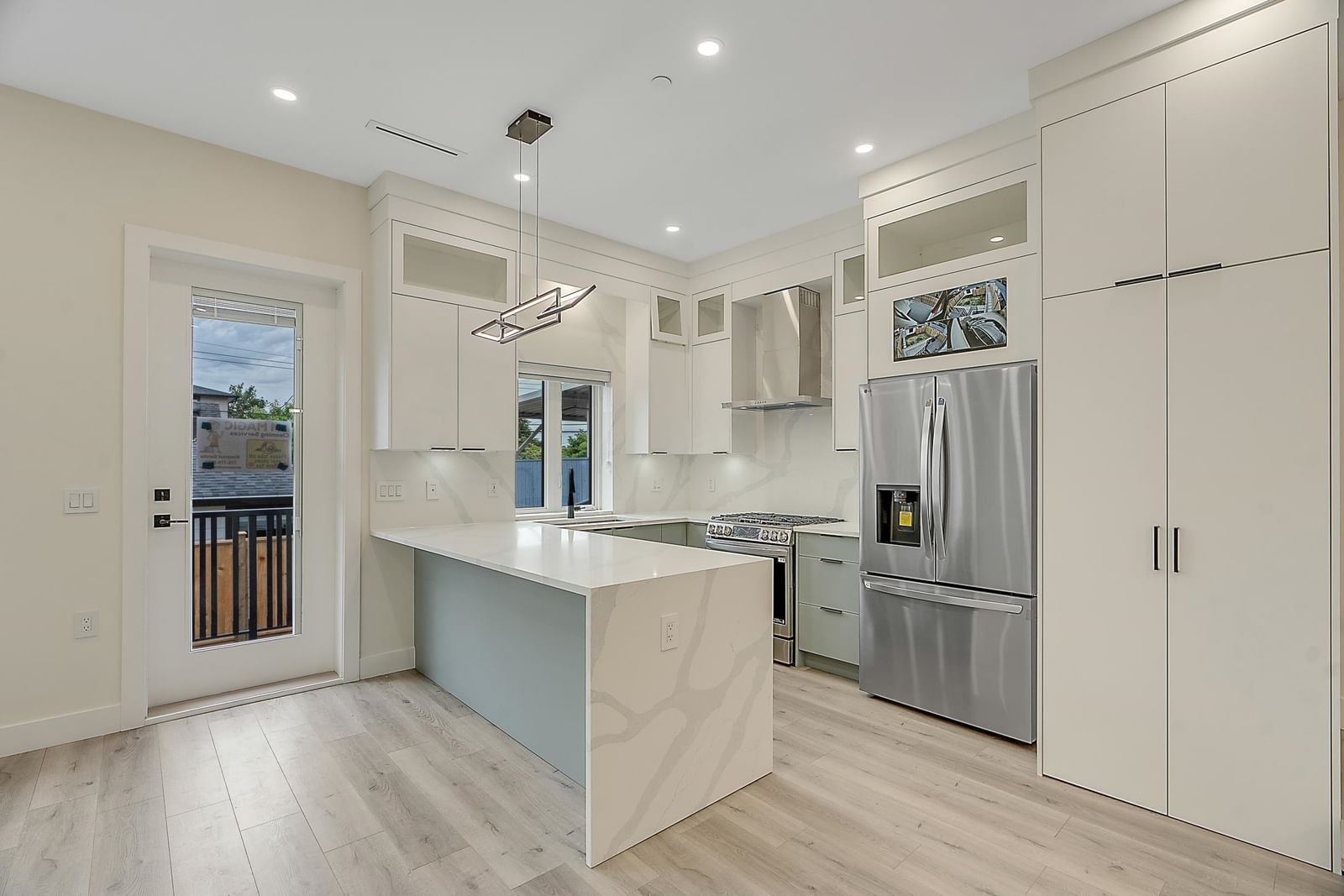 Listing Image 11