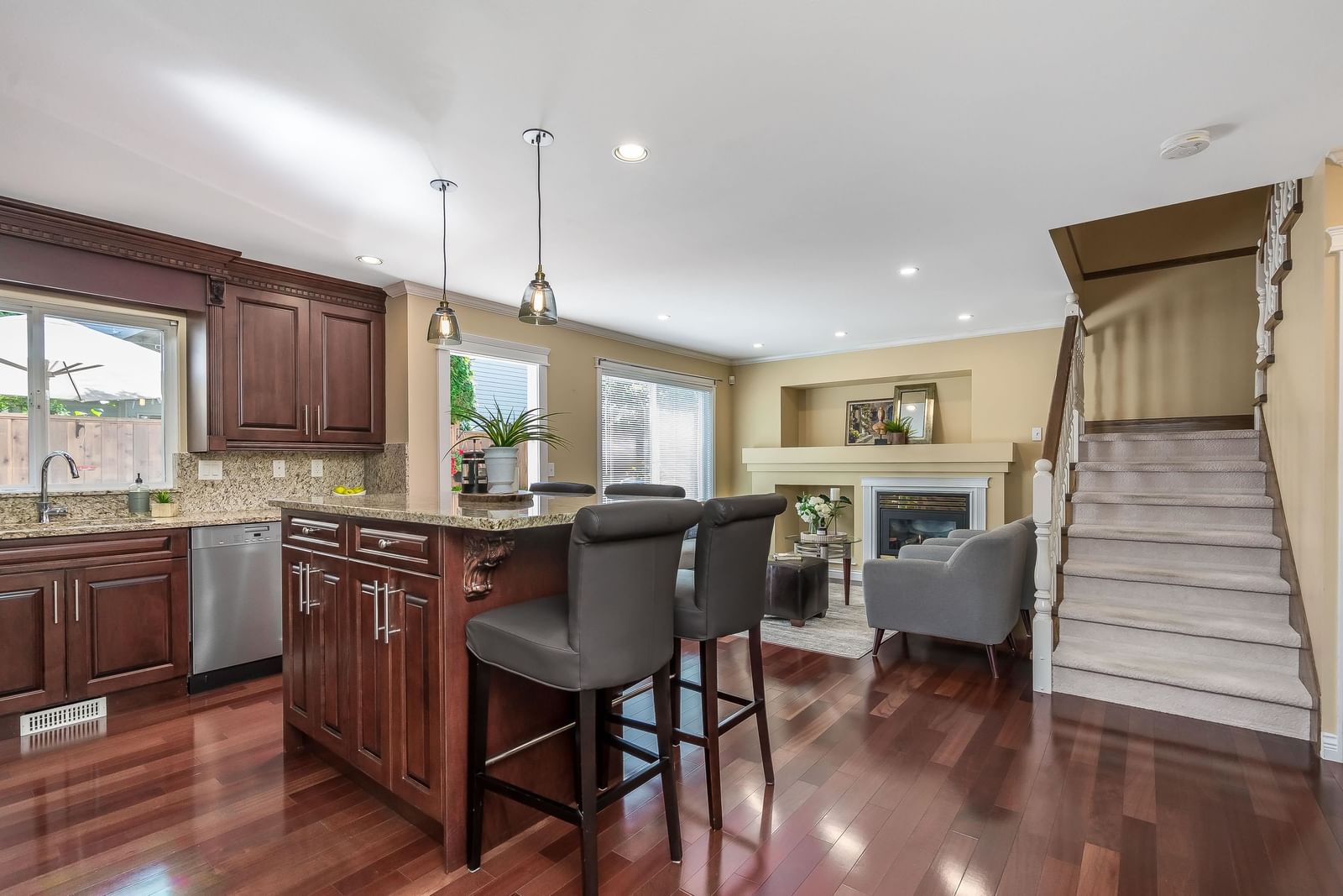 Listing Image 10