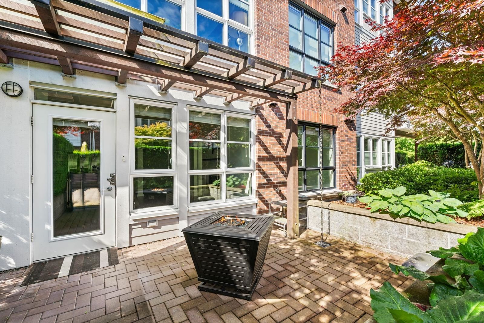 Listing Image 4