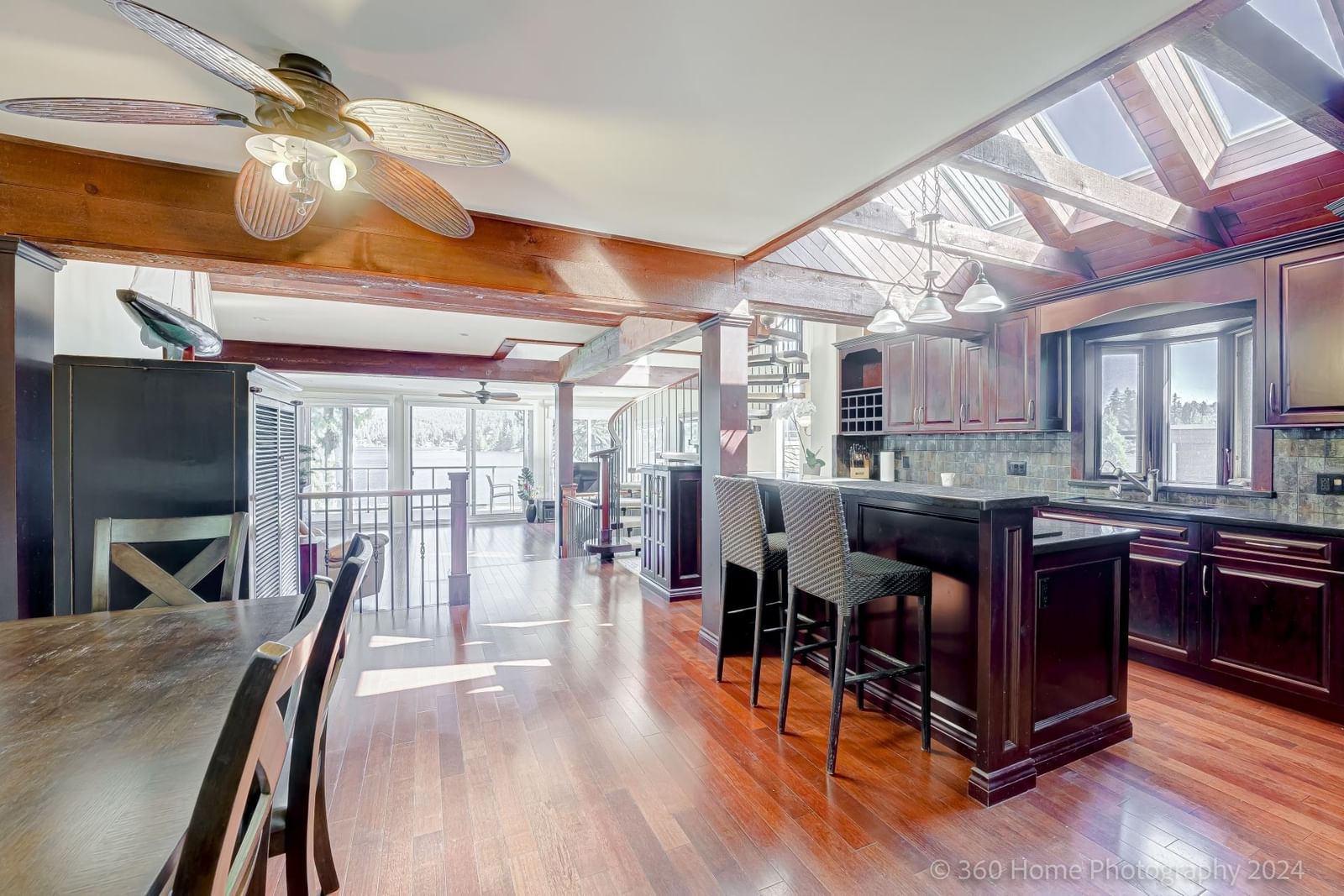 Listing Image 12