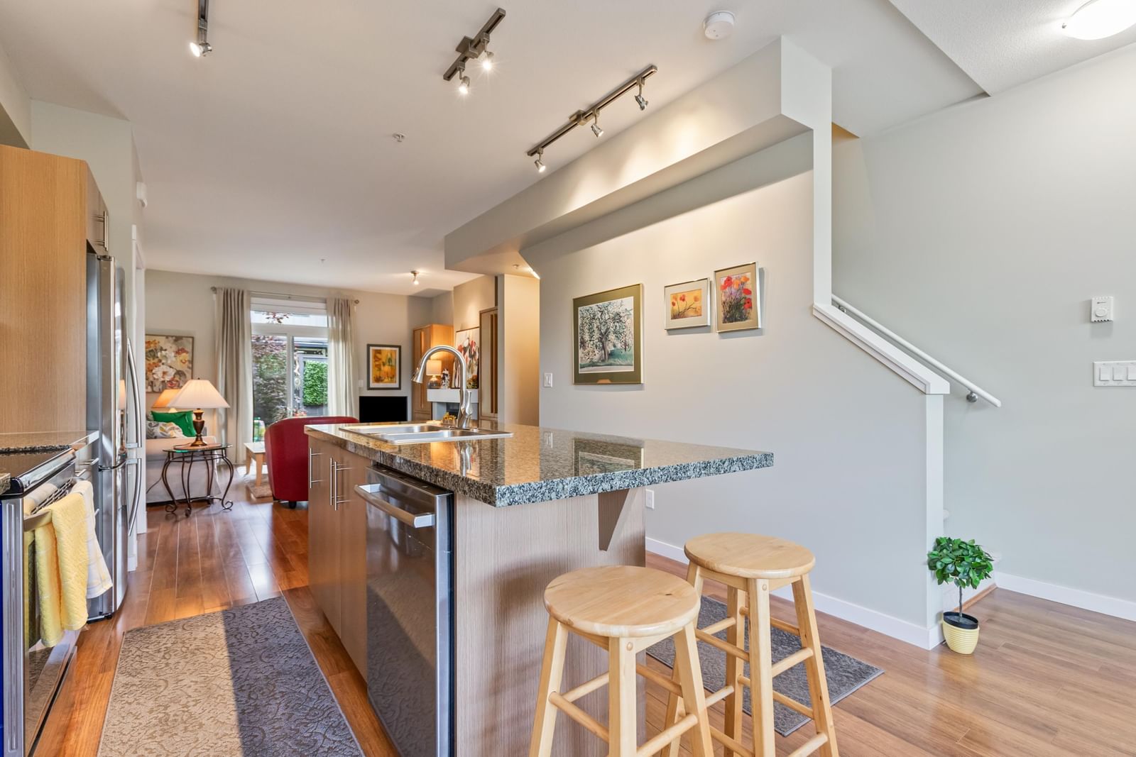Listing Image 12