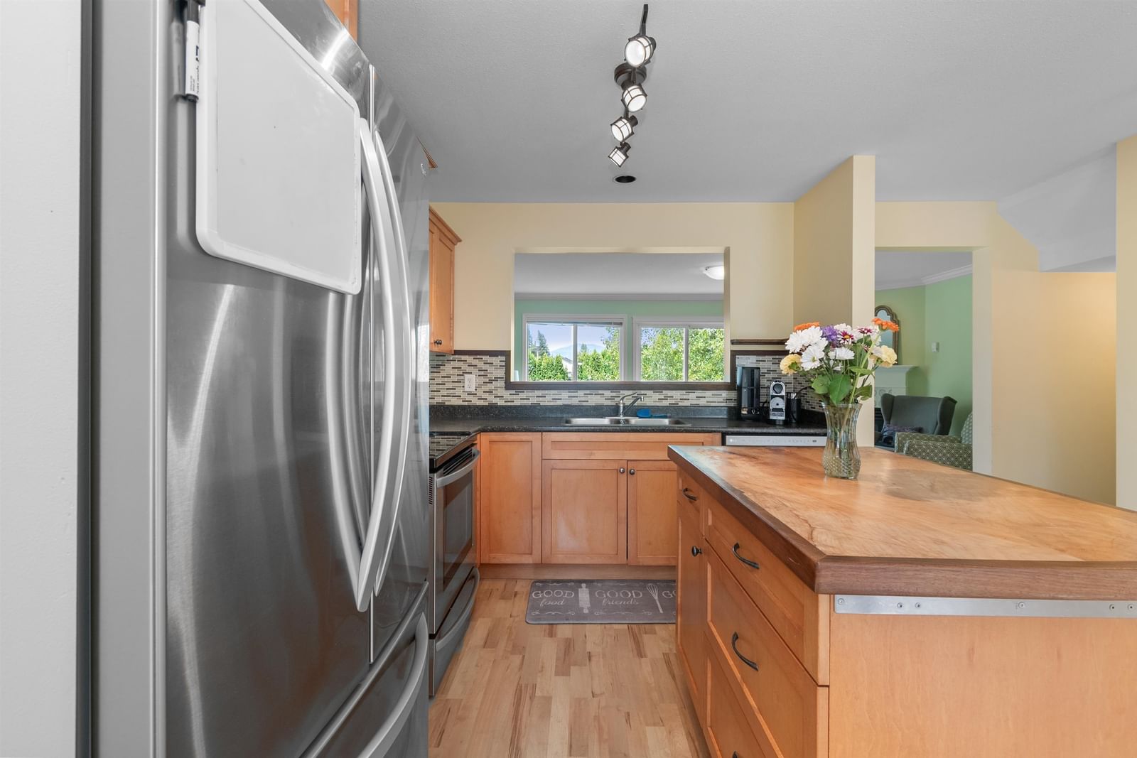 Listing Image 11