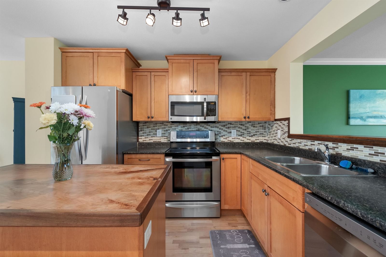 Listing Image 12