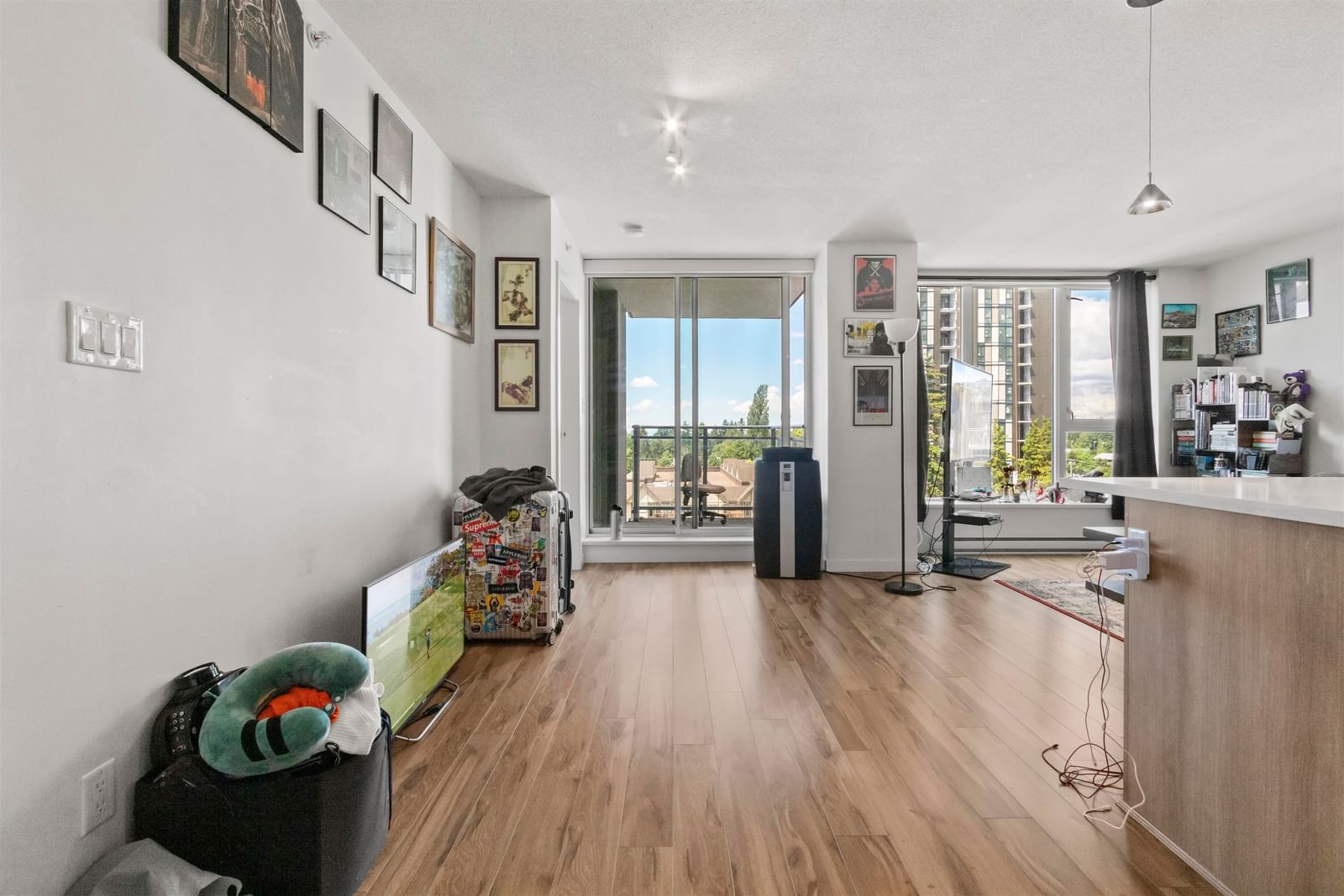 Listing Image 12