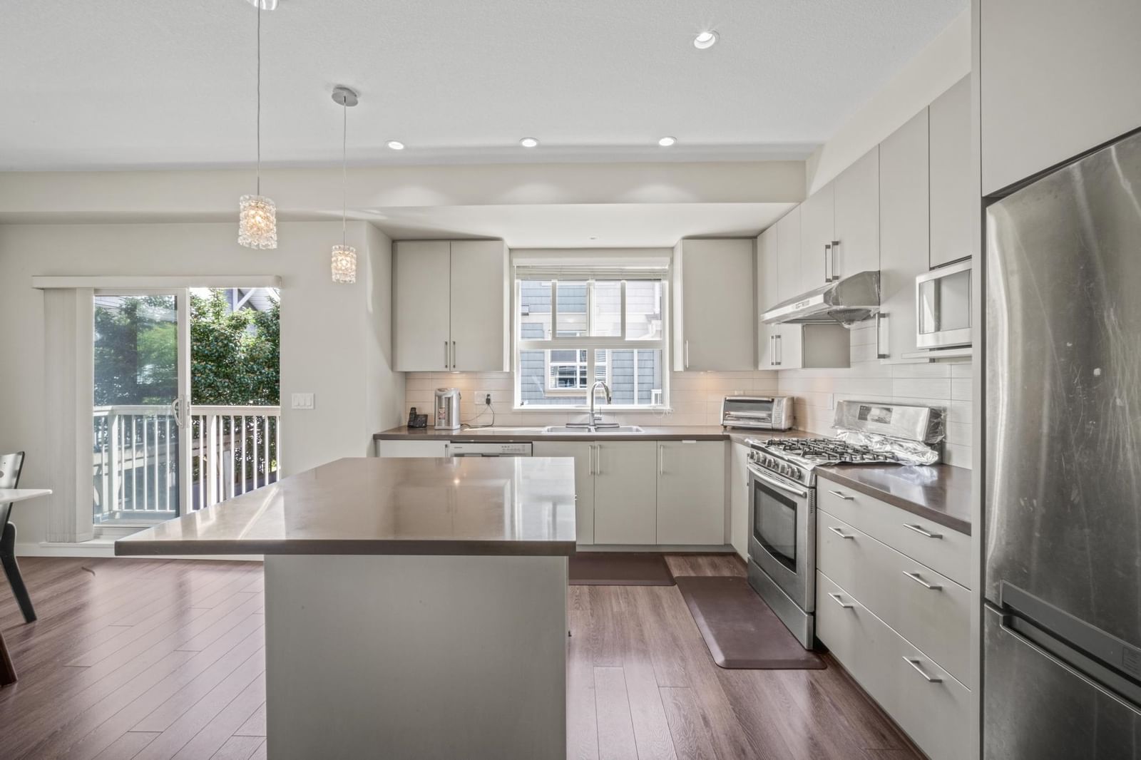 Listing Image 10