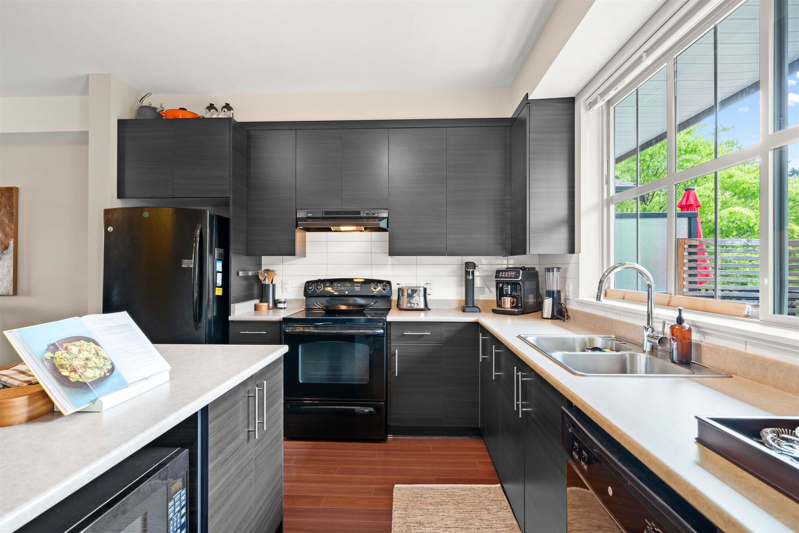 Listing Image 9