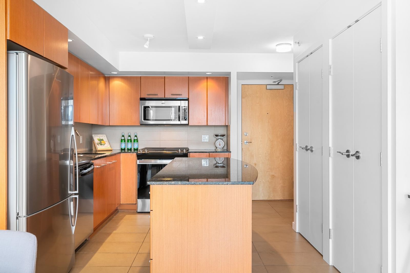Listing Image 12